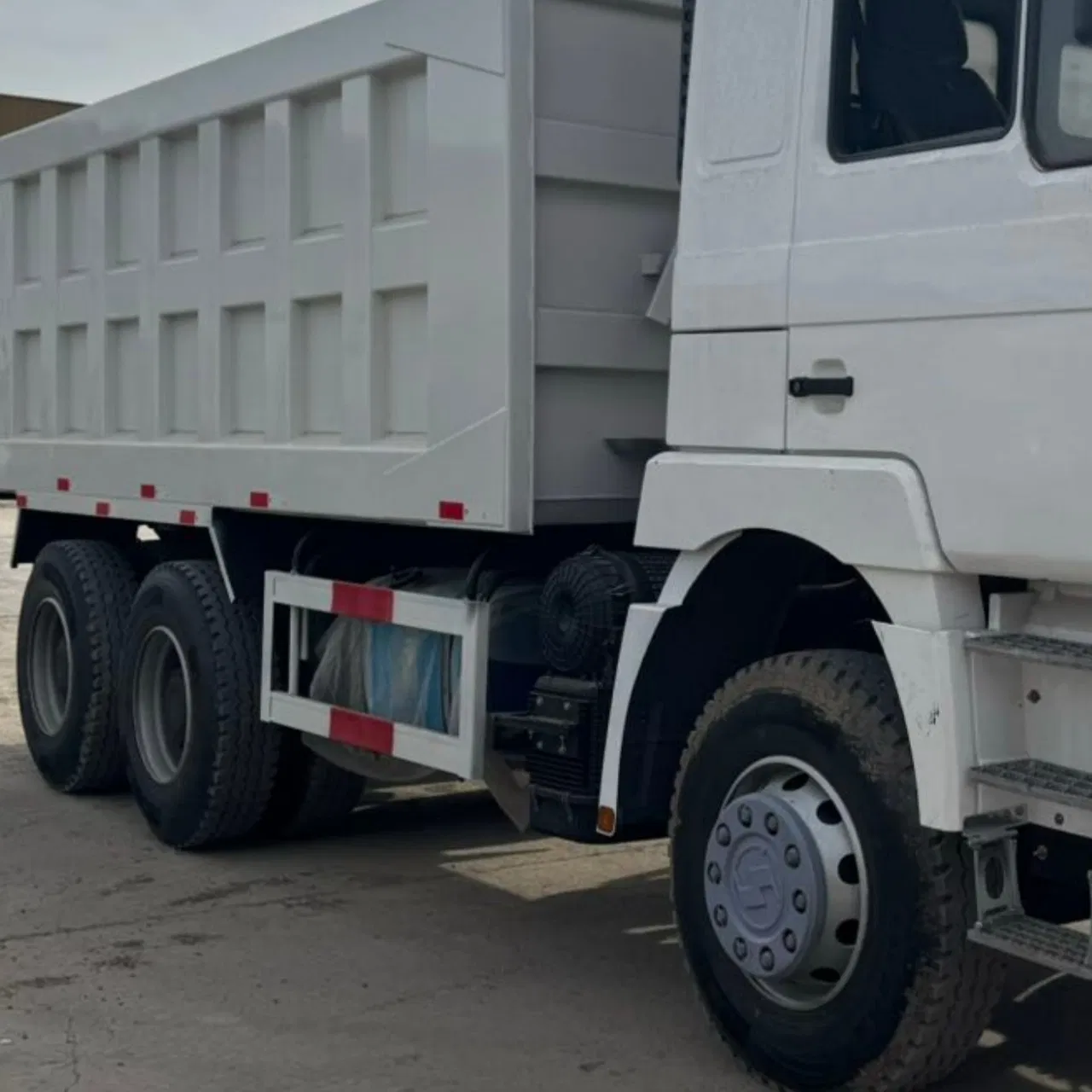 Shacman 8X4/6X4 12 Wheels/10 Wheels Sinotruk Dumper/Dumping/Tipper/Tipping/Dump Truck for Used 25t-50t Trucks