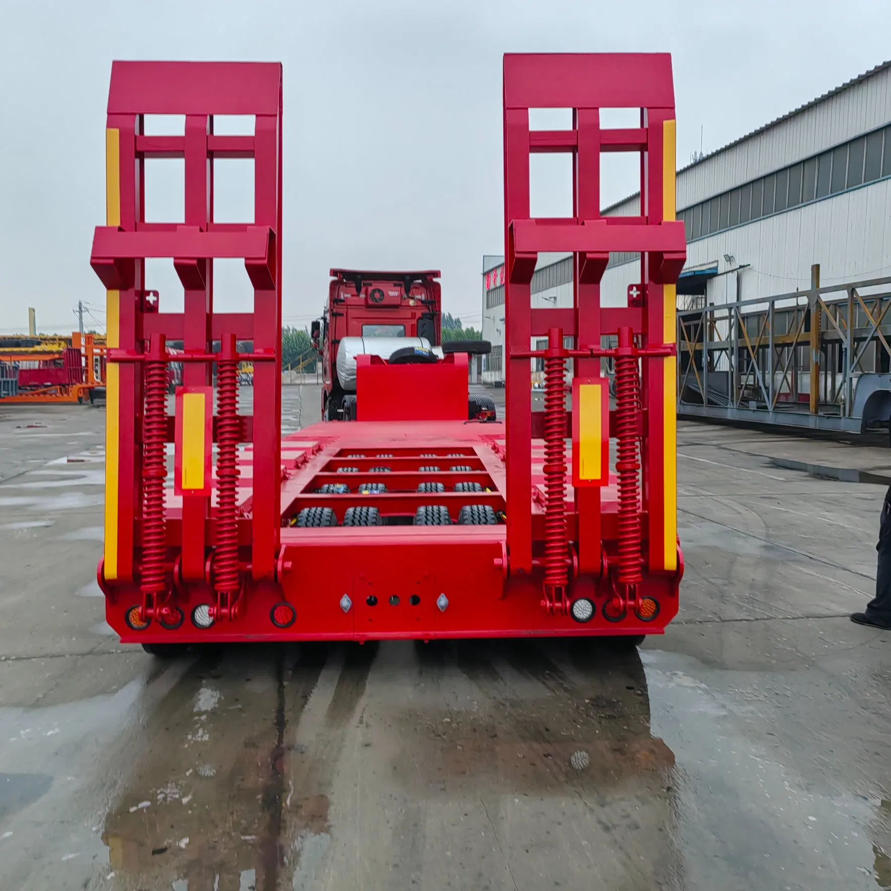 Flatbed Semi-Trailer 4 Axles Low Cargo Platform Small Tire Trailer Excavator Transport Vehicle