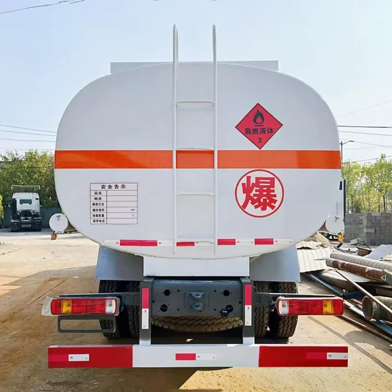 Second Hand Special Purpose Vehicle Sino HOWO 6×4 Oil Tanker Truck