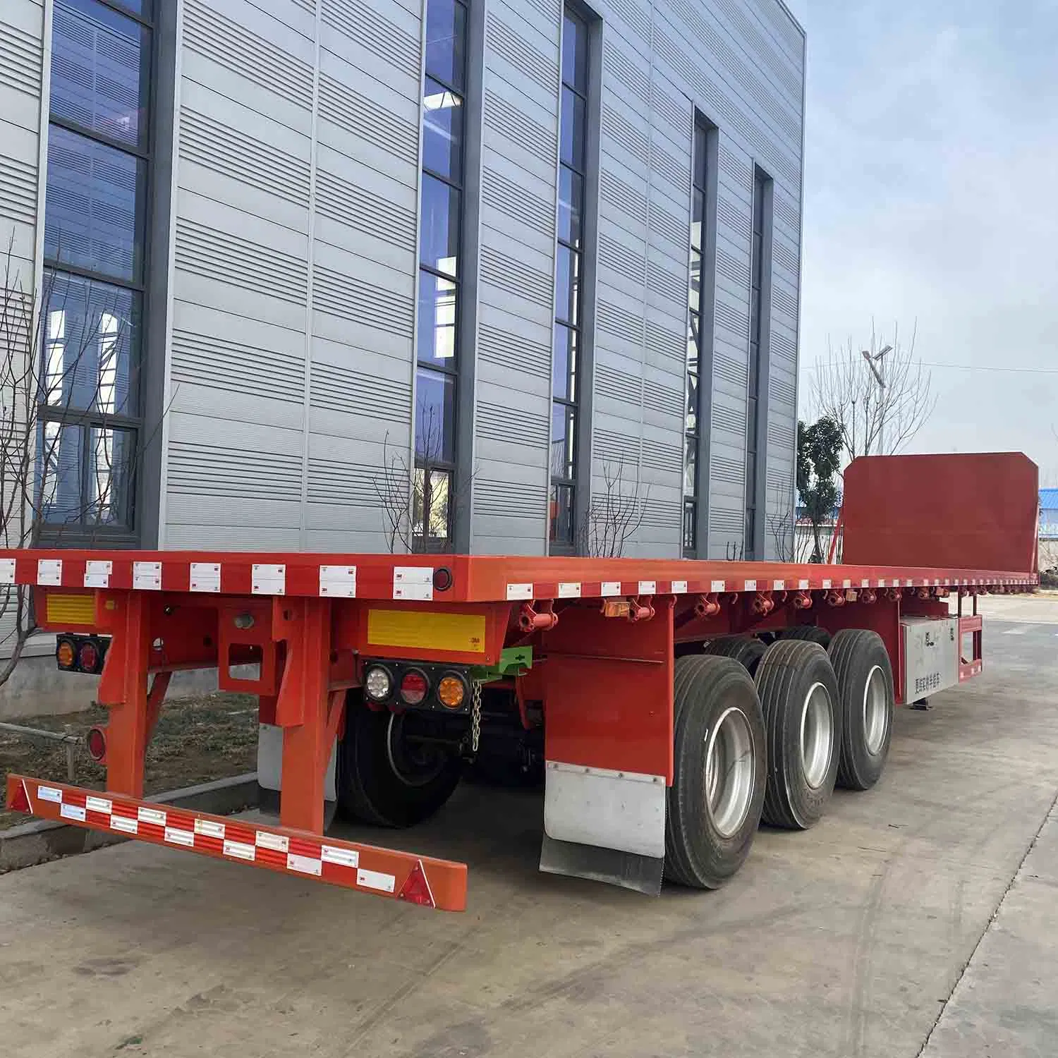 Vehicle Master Flatbed Gooseneck Chassis 20FT 40FT Platform Semi Trailer for Transportation