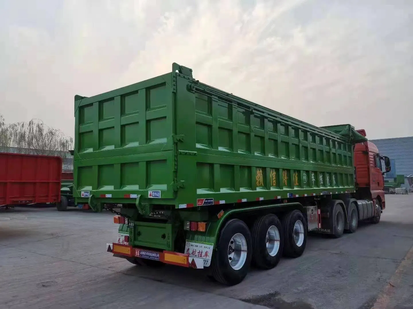 Competitive Price Tri-Axle Hydraulic Lift Side Tipper Side Dump Semi Trailer Side Tipping Trailer