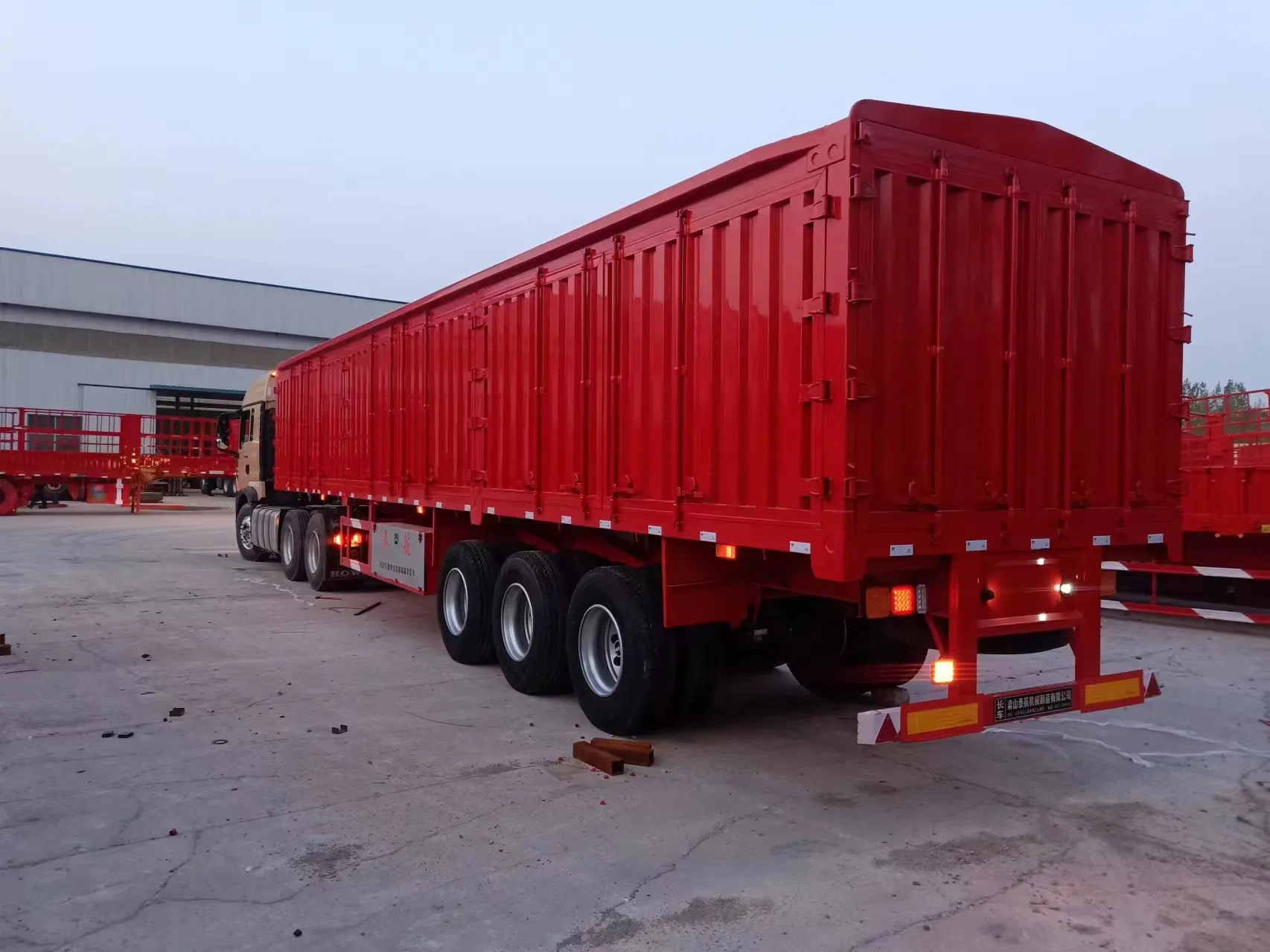 Competitive Price Tri-Axle Hydraulic Lift Side Tipper Side Dump Semi Trailer Side Tipping Trailer