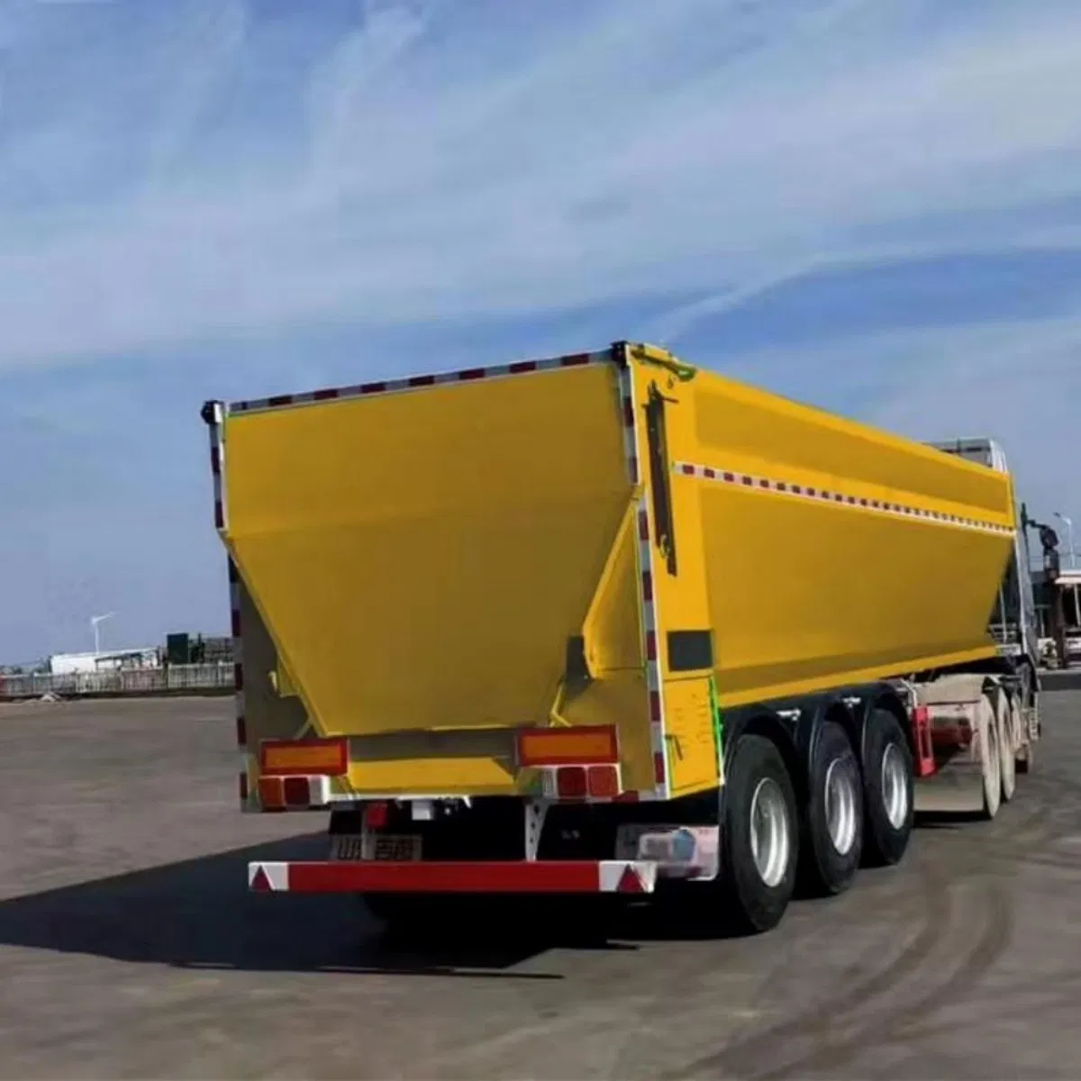 Grain Transport Semi-Trailer, Mobile Crawler Translational Dump, One-Button Enclosed Compartment, 30-60 Tons, Customized Axle