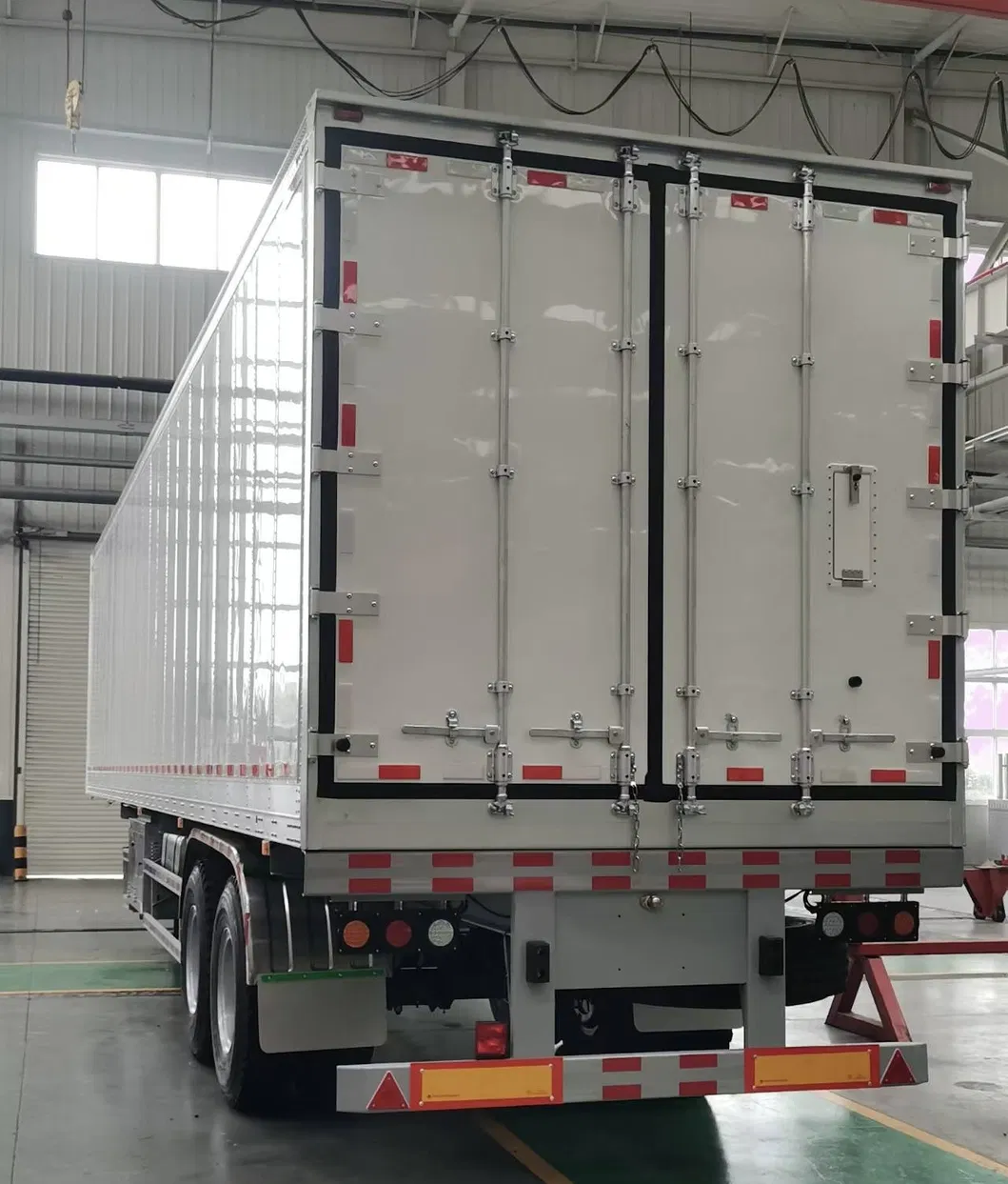 Refrigerated Semi-Trailer View 3