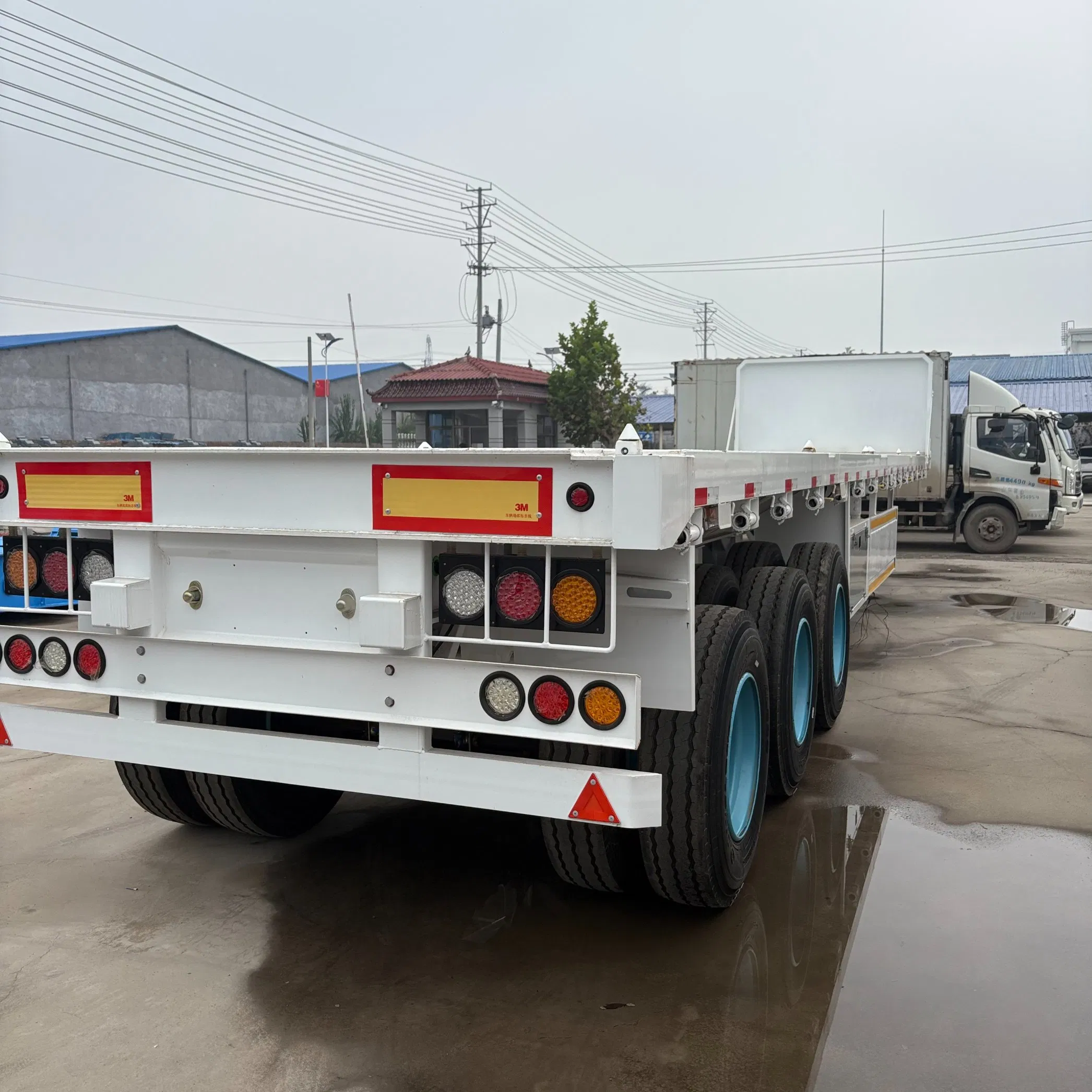 Durable Multi-Purpose Loading Platform for Long-Haul Flatbed Semi Trailer