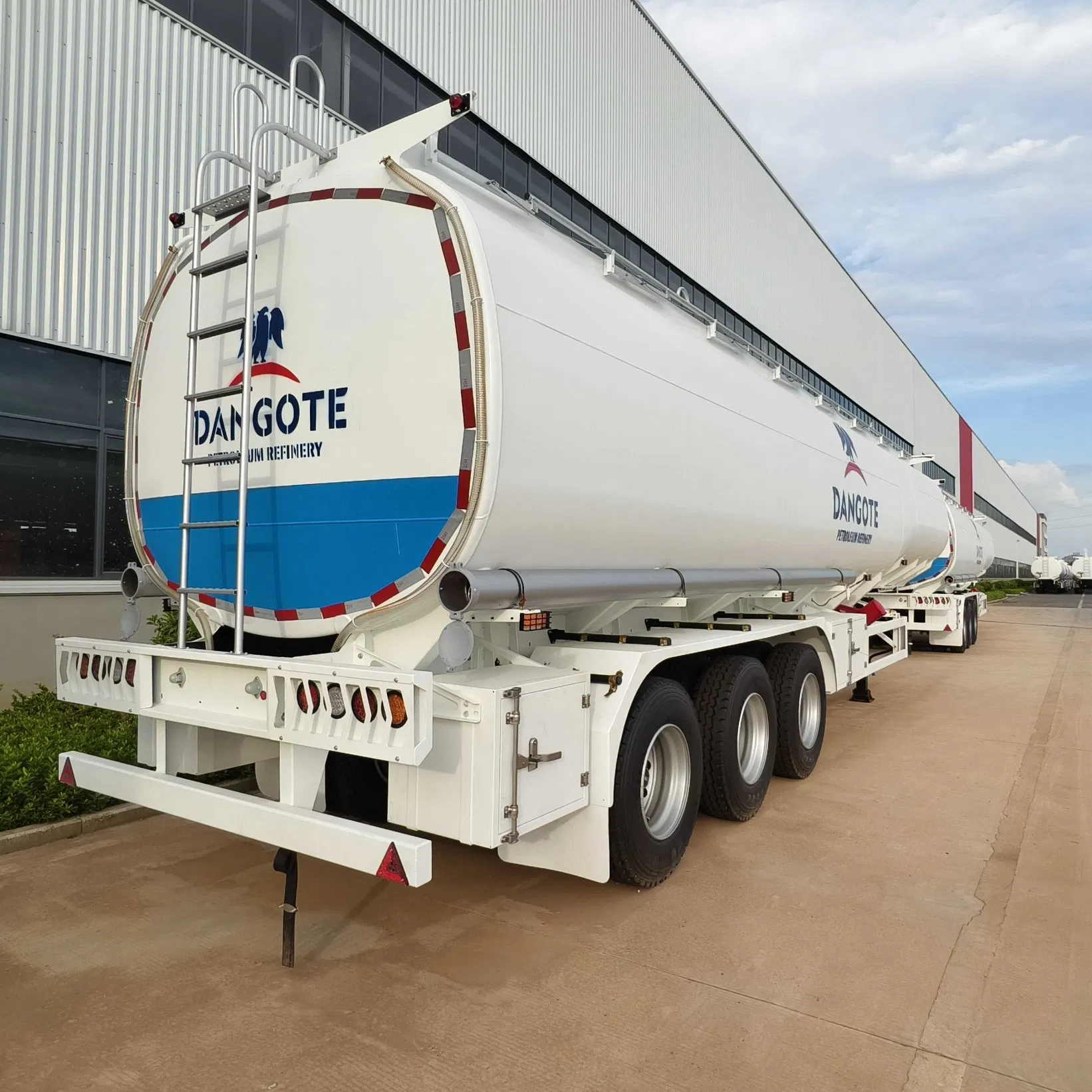 2/3/4 Axle 30000L 40000L 5000L Carbon Steel/Stainless Steel/Aluminum Alloy Milk/Diesel/Liquid/Oil/Fuel/Petrol/Gasoline/Crude Tanker Truck Semi Trailer