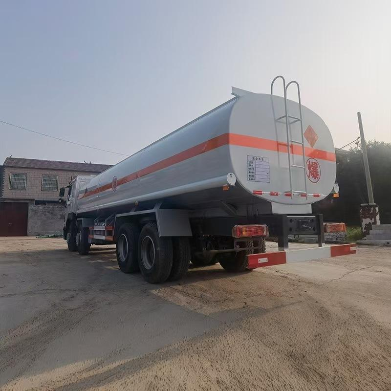 Second Hand Special Purpose Vehicle Sino HOWO 6×4 Oil Tanker Truck