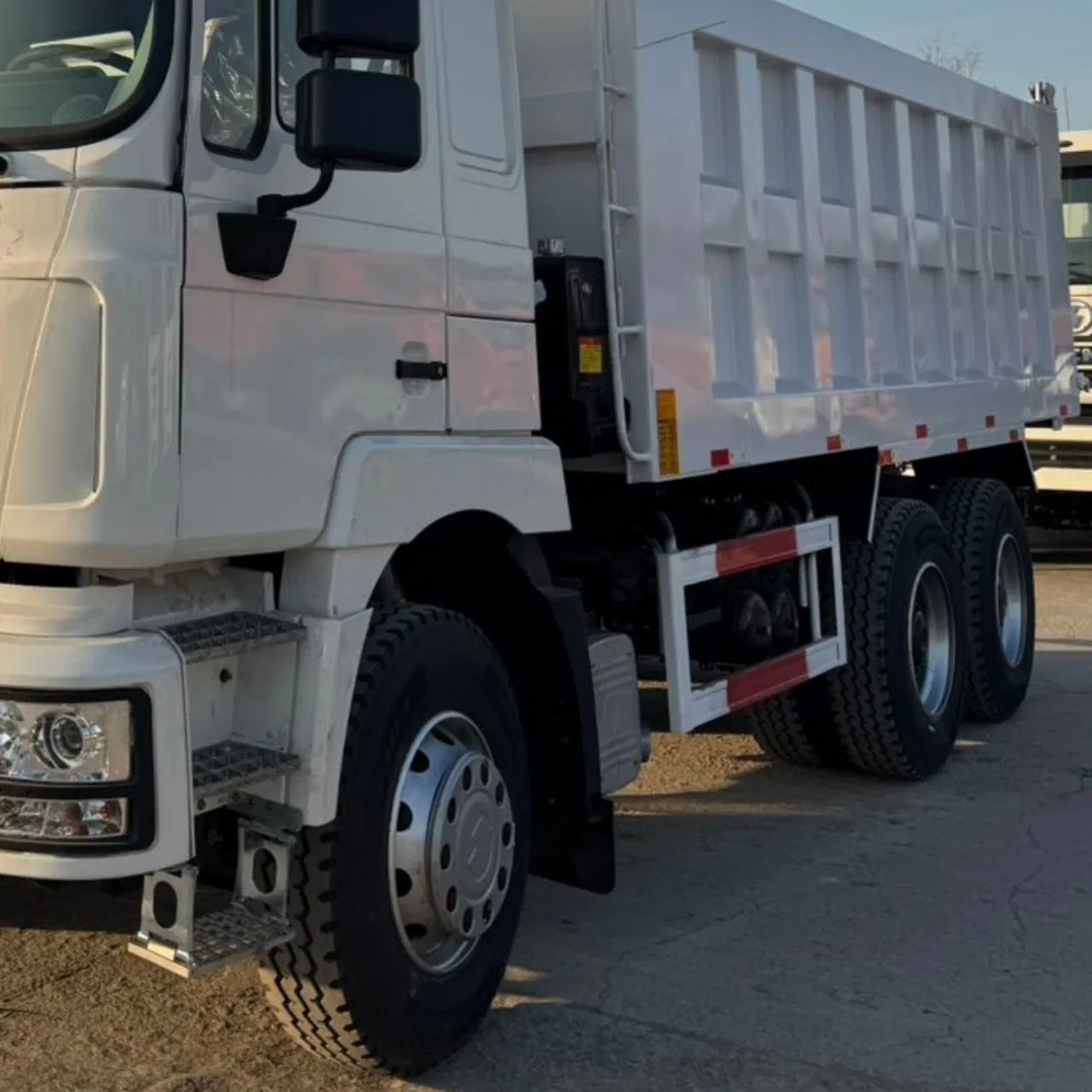 Shacman 8X4/6X4 12 Wheels/10 Wheels Sinotruk Dumper/Dumping/Tipper/Tipping/Dump Truck for Used 25t-50t Trucks