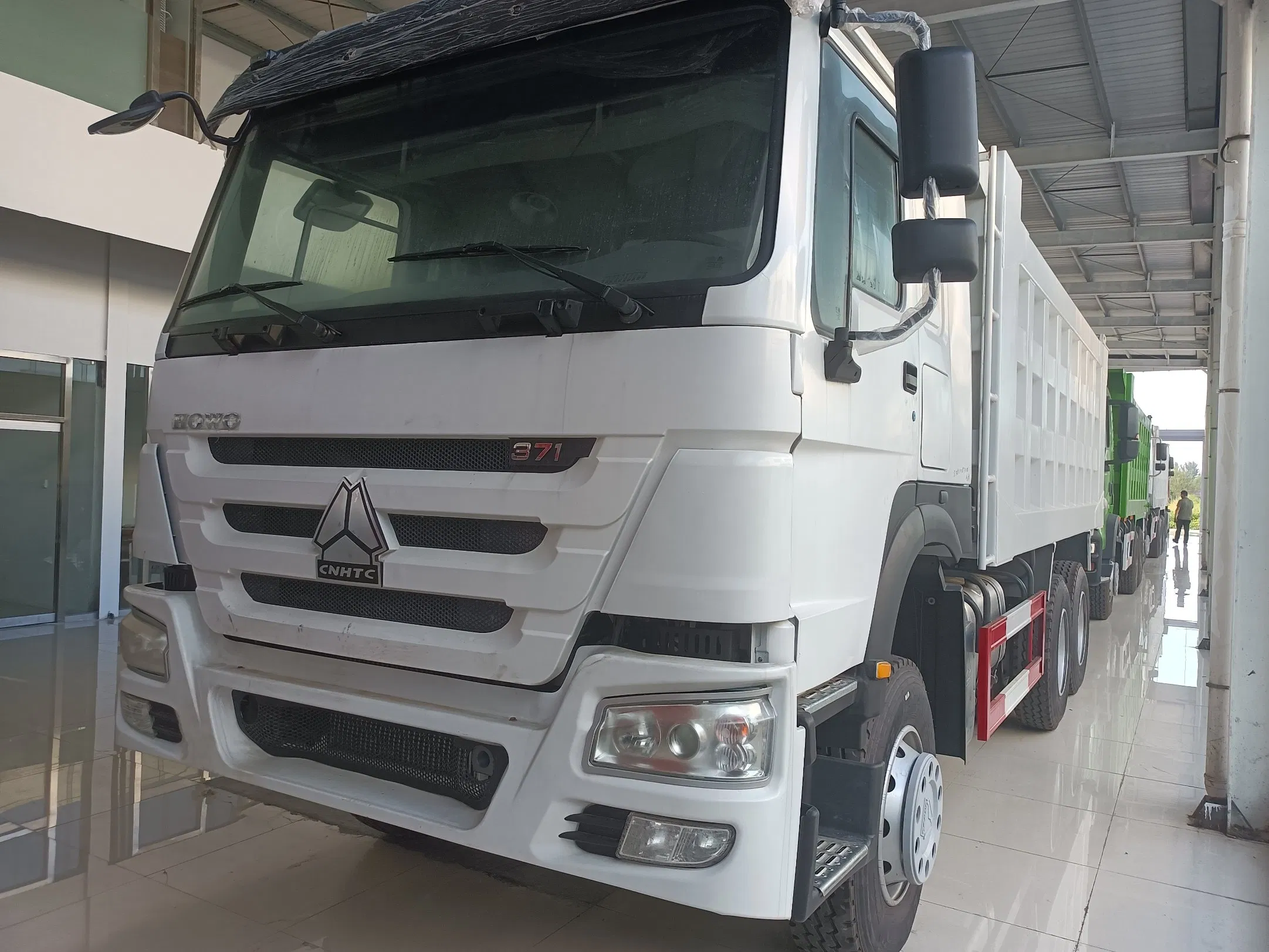 in Perfect Condition Sinotruk HOWO 7 Used Tipper Dump Truck 2021 2022 371HP 380HP 400HP 430HP 6X4 Diesel Drive 10 &amp; 12 Wheels 30-50t for Sale