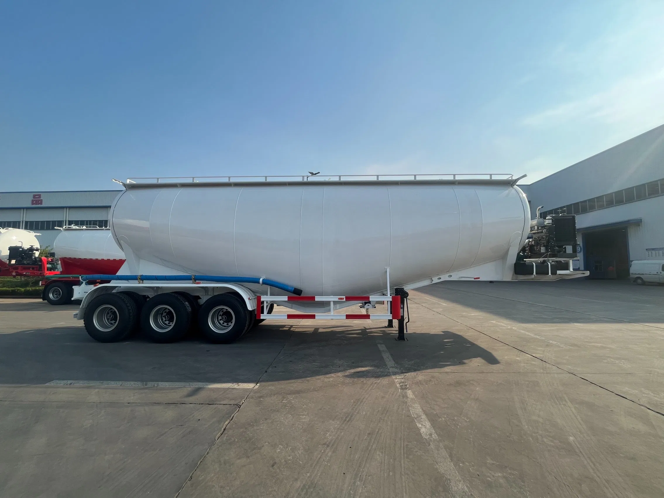 Factory 2/3/4 Axles 35/40/45/55cbm 30-70tons Dry Bulk Cement/Fly Ash/Flour/Powder/Silo Material Trailer Transport Semi Tank/Tanker Heavy Duty Semi Truck Trailer