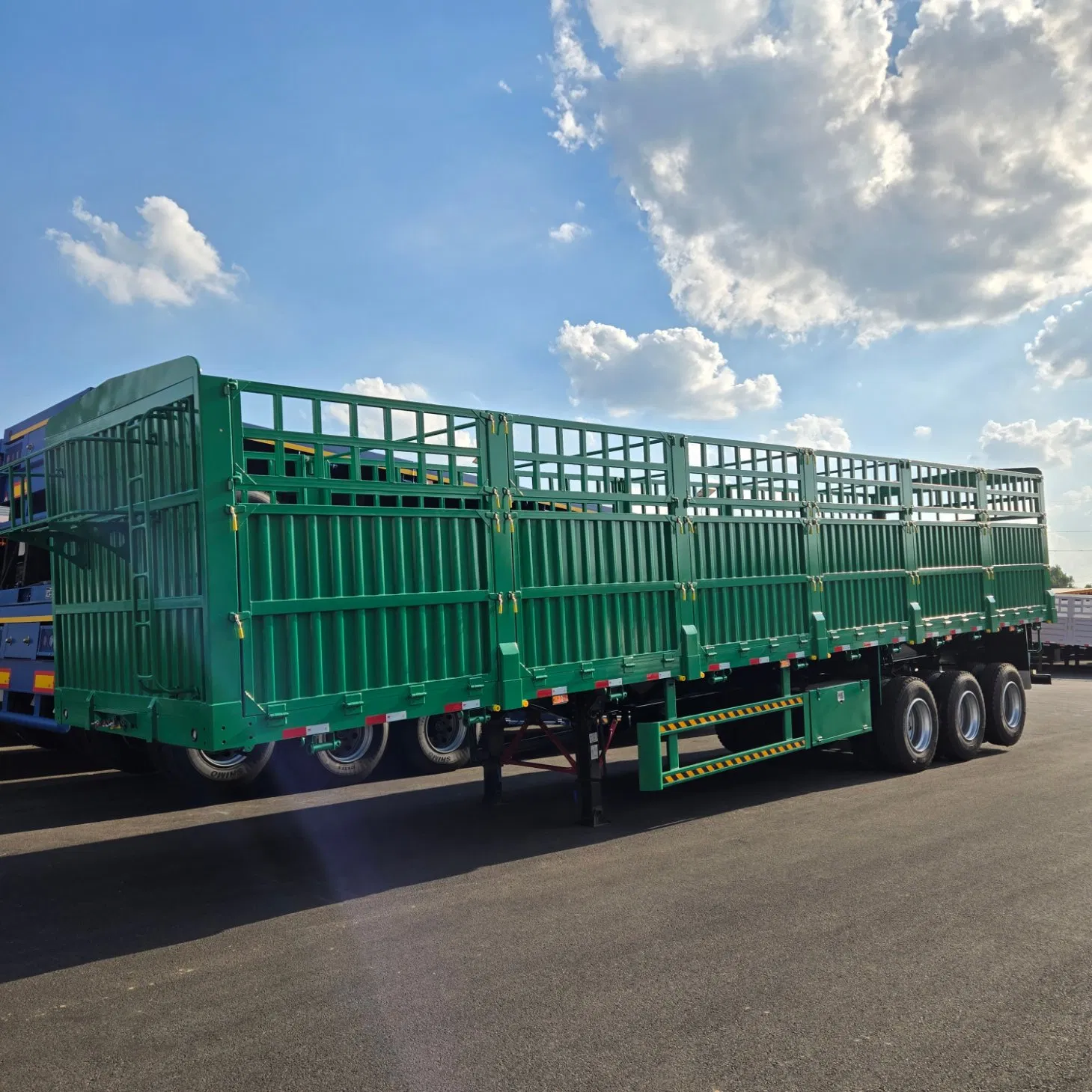 2025 New 3-Axle 12-Wheel Semi-Trailer 40-60 Ton Load Capacity Drawbar Fence Dropside Stock Cargo Box Warehouse Truck Trailer