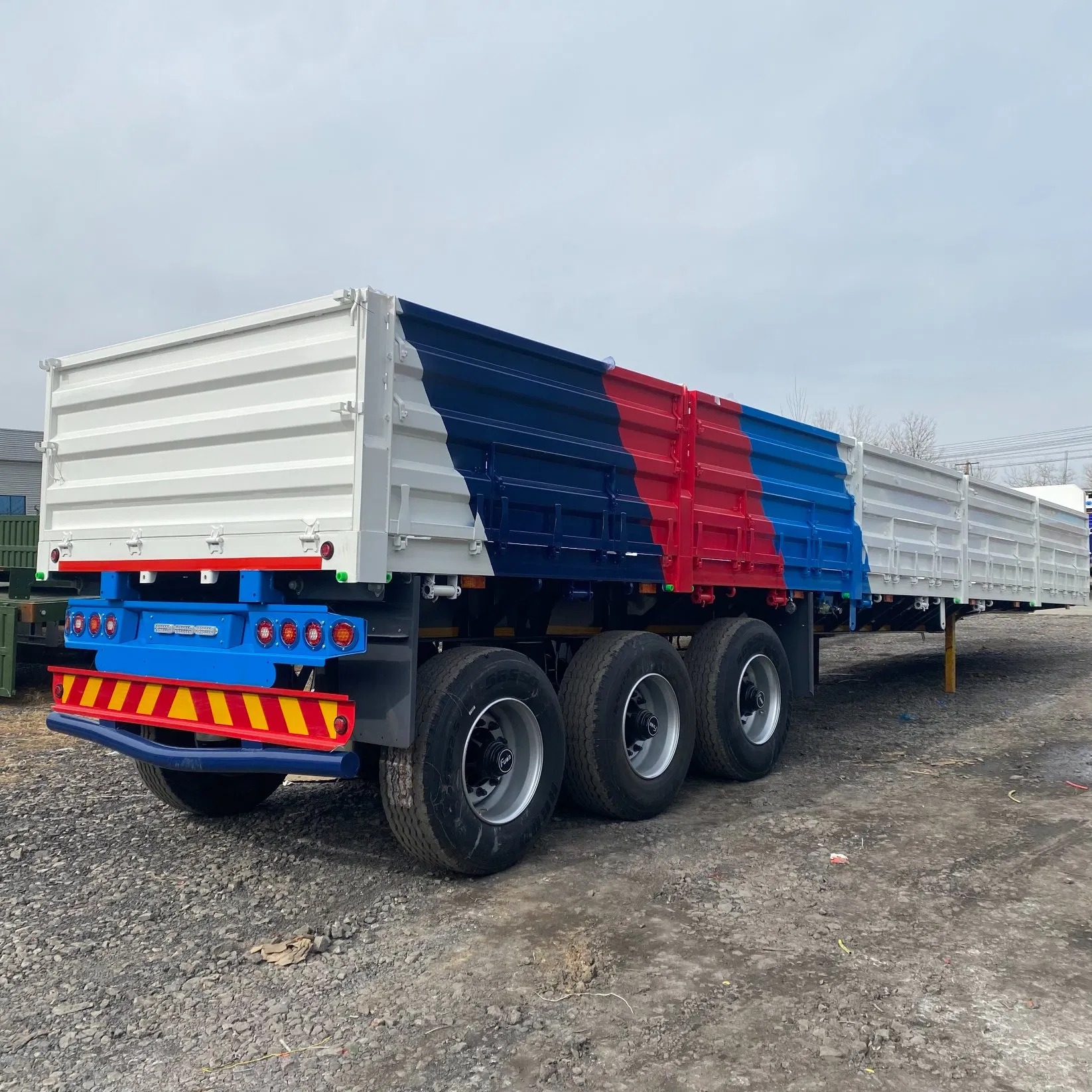 Vehicle Master 3 Axle 40 FT 50tons Widely Used Sidewall Curtain Stake Fence Cargo Box High Side Wall Semi Stake Truck Trailer
