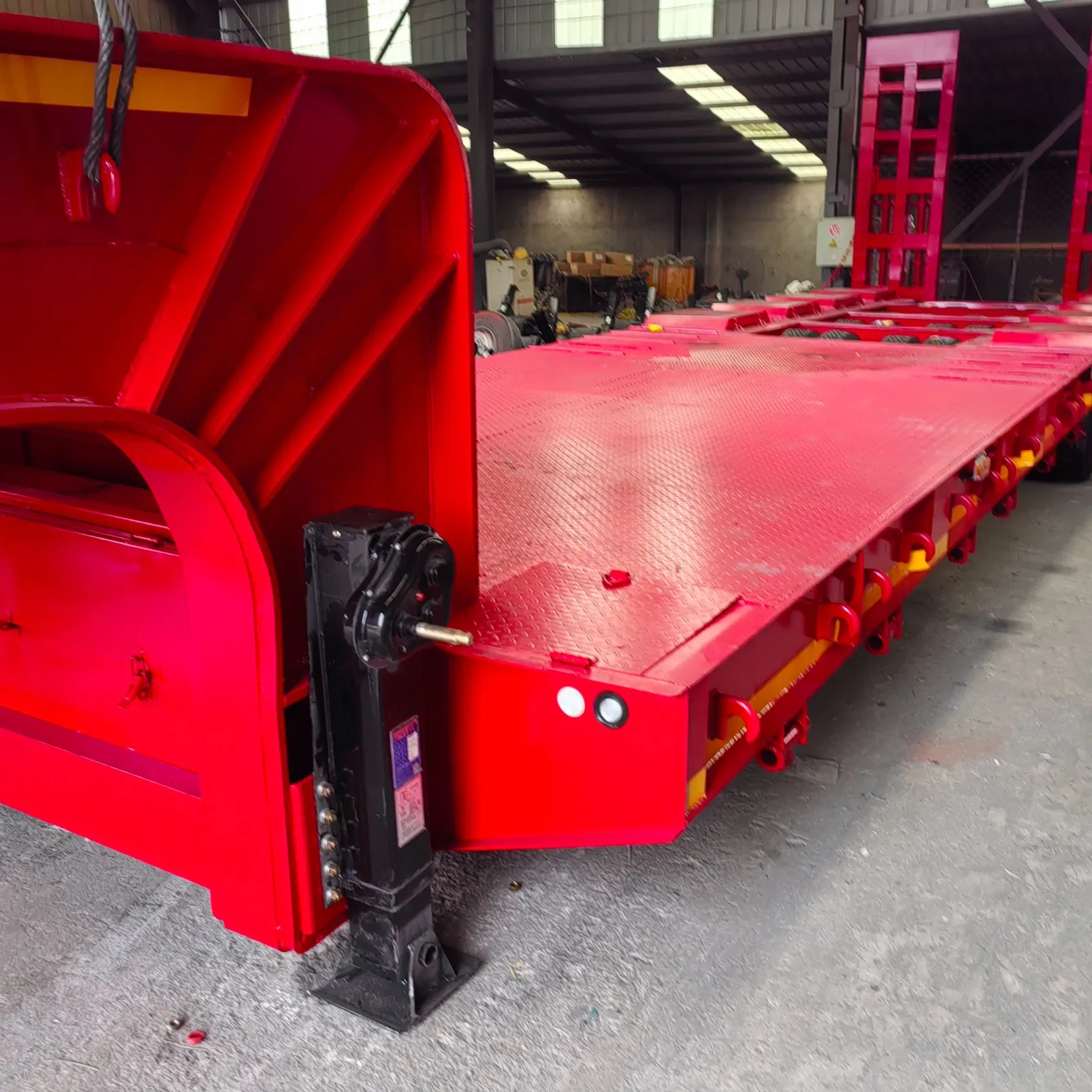 Flatbed Semi-Trailer 4 Axles Low Cargo Platform Small Tire Trailer Excavator Transport Vehicle
