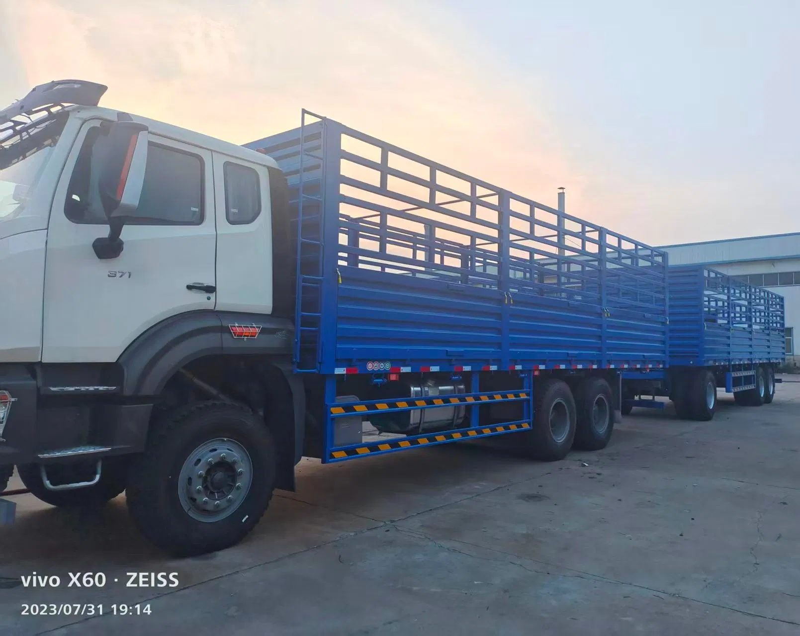 Warehouse Fence Cargo Semi-Trailer Farm Full Trailer Canton Fair Truck Exhibition