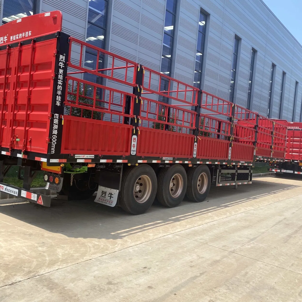 Vehicle Master Tri-Axle Animal Transport Stake Fence Semi Trailer for Transport Cattle Sheep Horse Pig