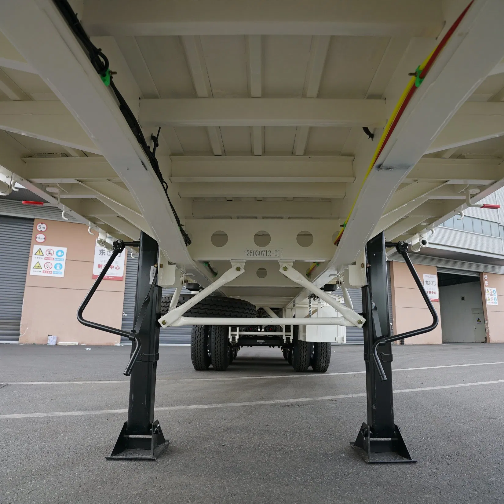 60ton 80tons 50feet 45feet 40feet Tri Axle Cargo/Container Transport Flatbed/Platform Truck Semi Trailer with 12PCS Twist Locks for Sale in Tanzania