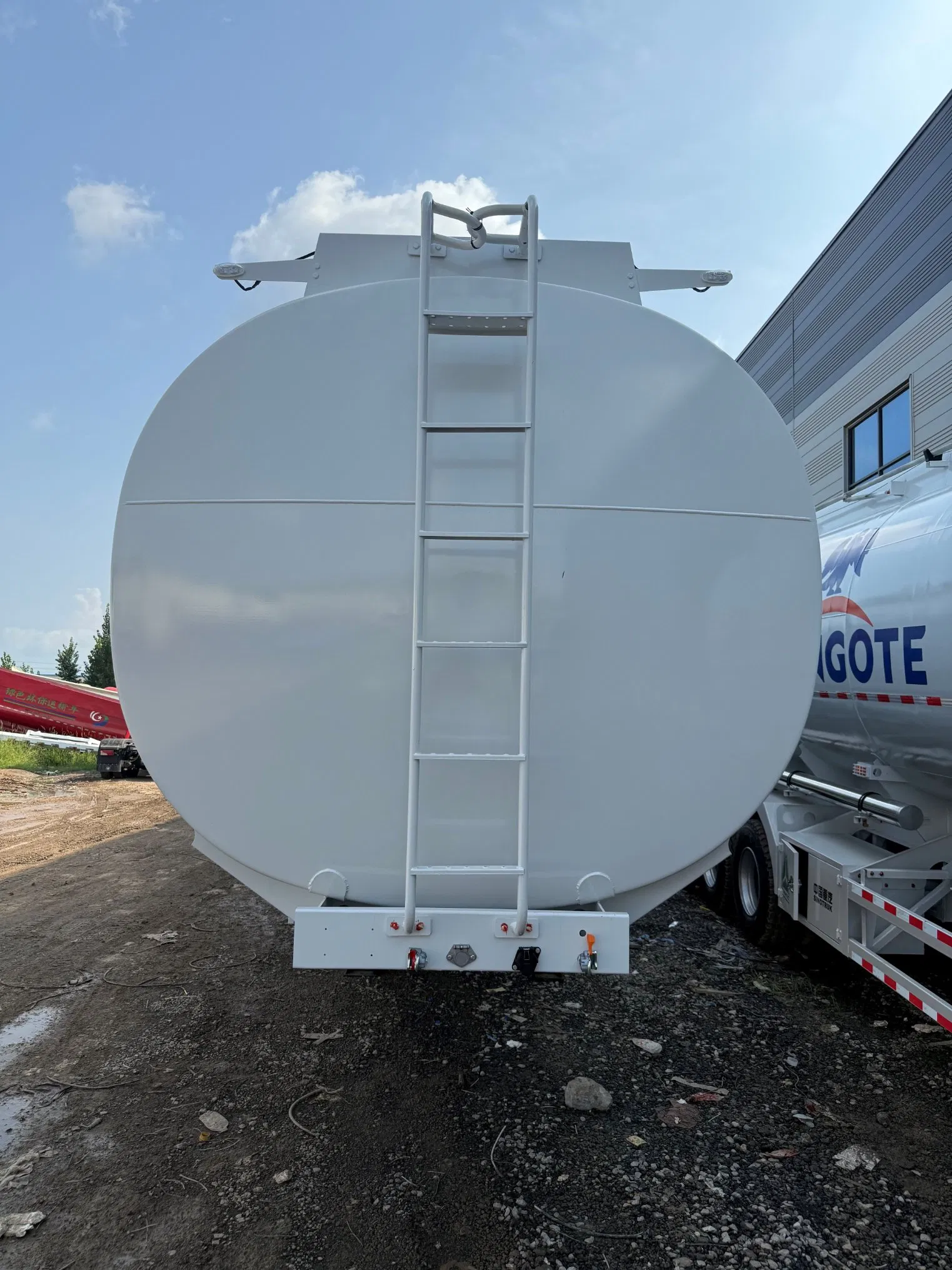 Lightweight Fuel Tank Structure for Semi Trailer