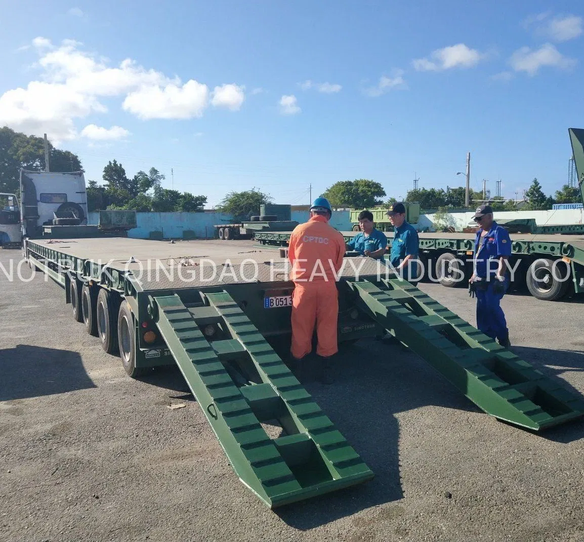 Manufacturers Sinotruk 4 Axle Lowboy Truck Low Loader Flatbed Low Bed Semi-Trailer Semi Trailer Transport Container Heavy Duty Cargo Truck Trailer for Equipment