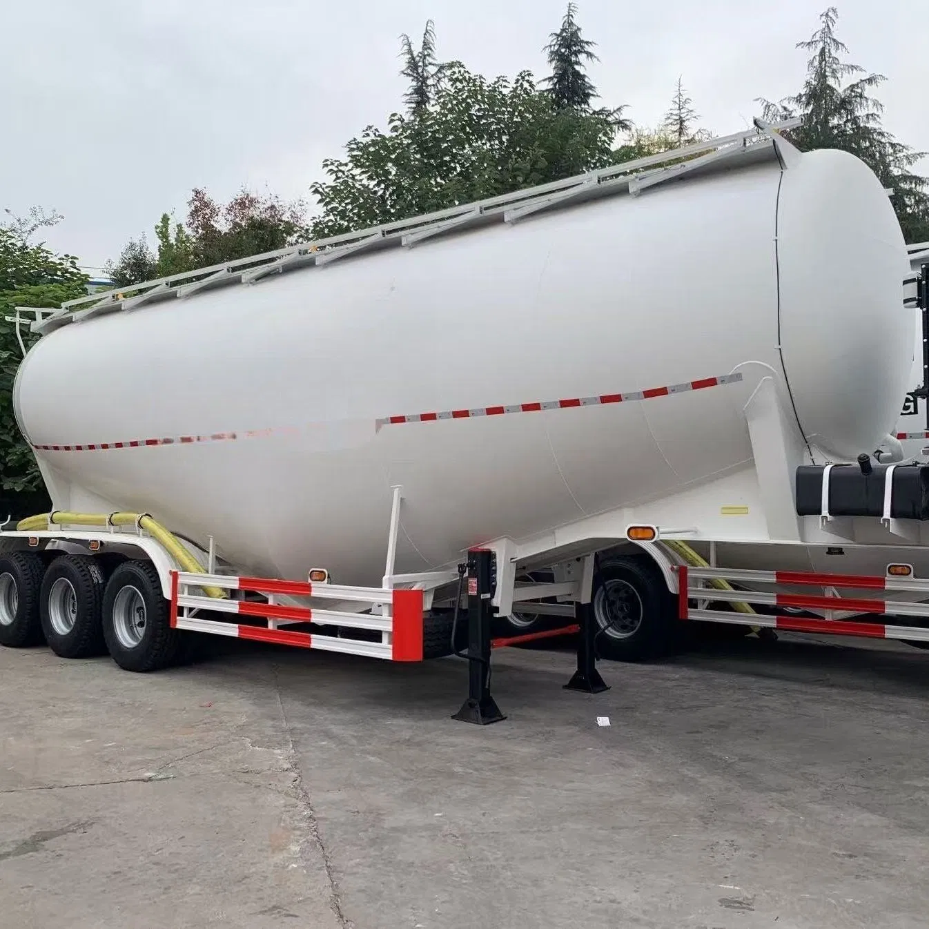 Cimc 30 Ton Cement Tank Trailer 35ton Bulk Cement Trailer 40 Ton Dry Bulk Cement Trailer 3 Axles Powder Tanker Trailer 45ton Cement Transport Semi Trailer