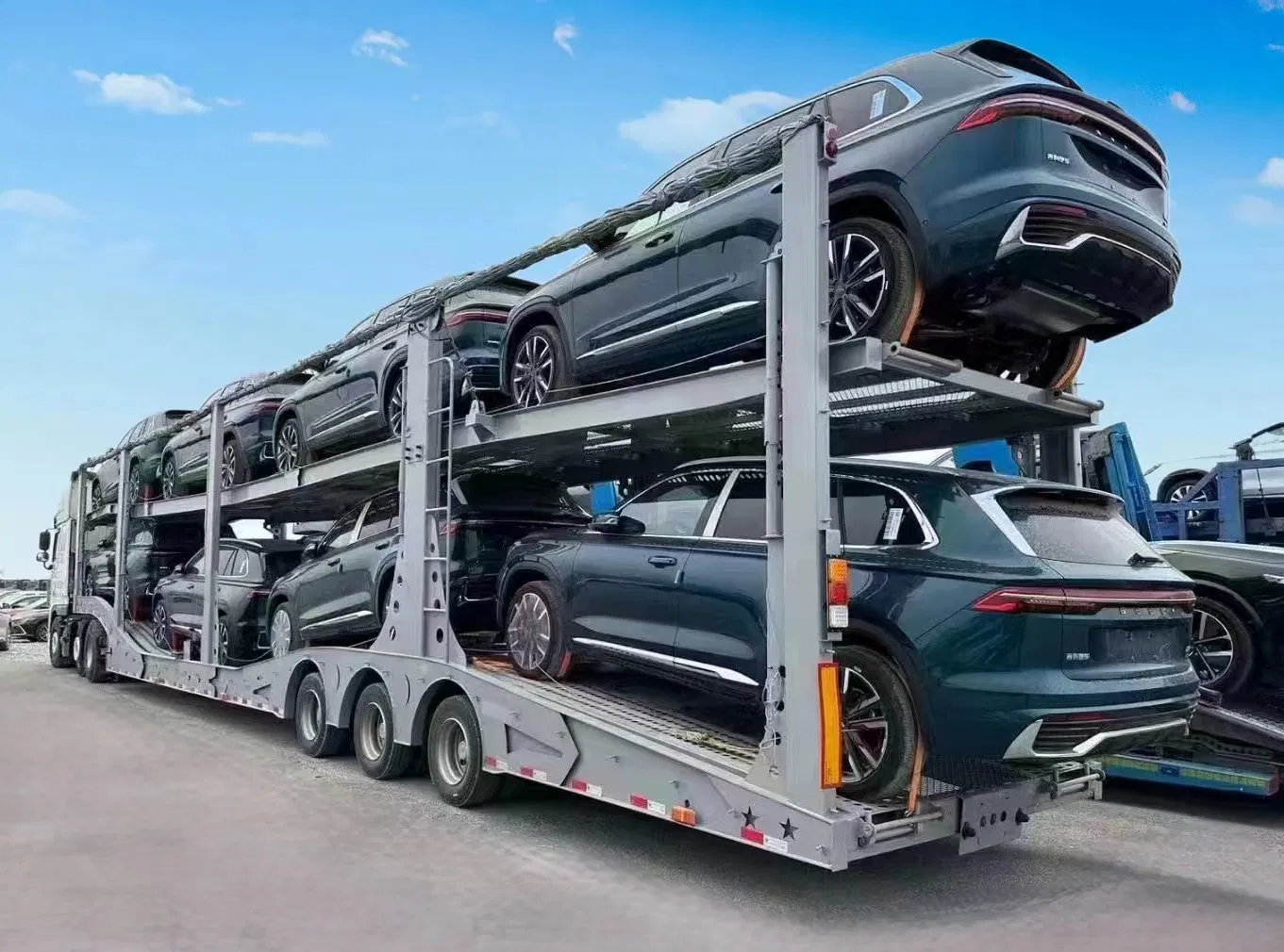 Car Transport/Hauler Semi-Trailer Car Carrier/Delivery Double Deck Trailer Canton Fair Truck Exhibition