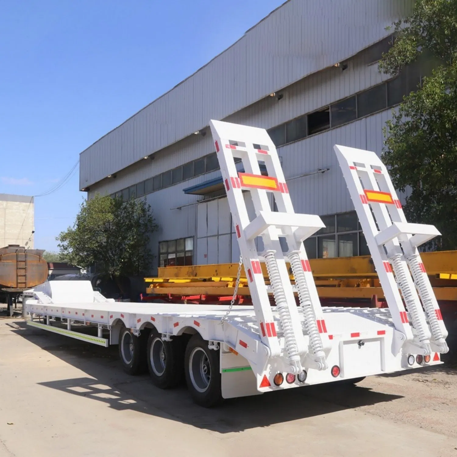 Low Bed Semi Trailer with Stand Column for Log or Coils Transportation