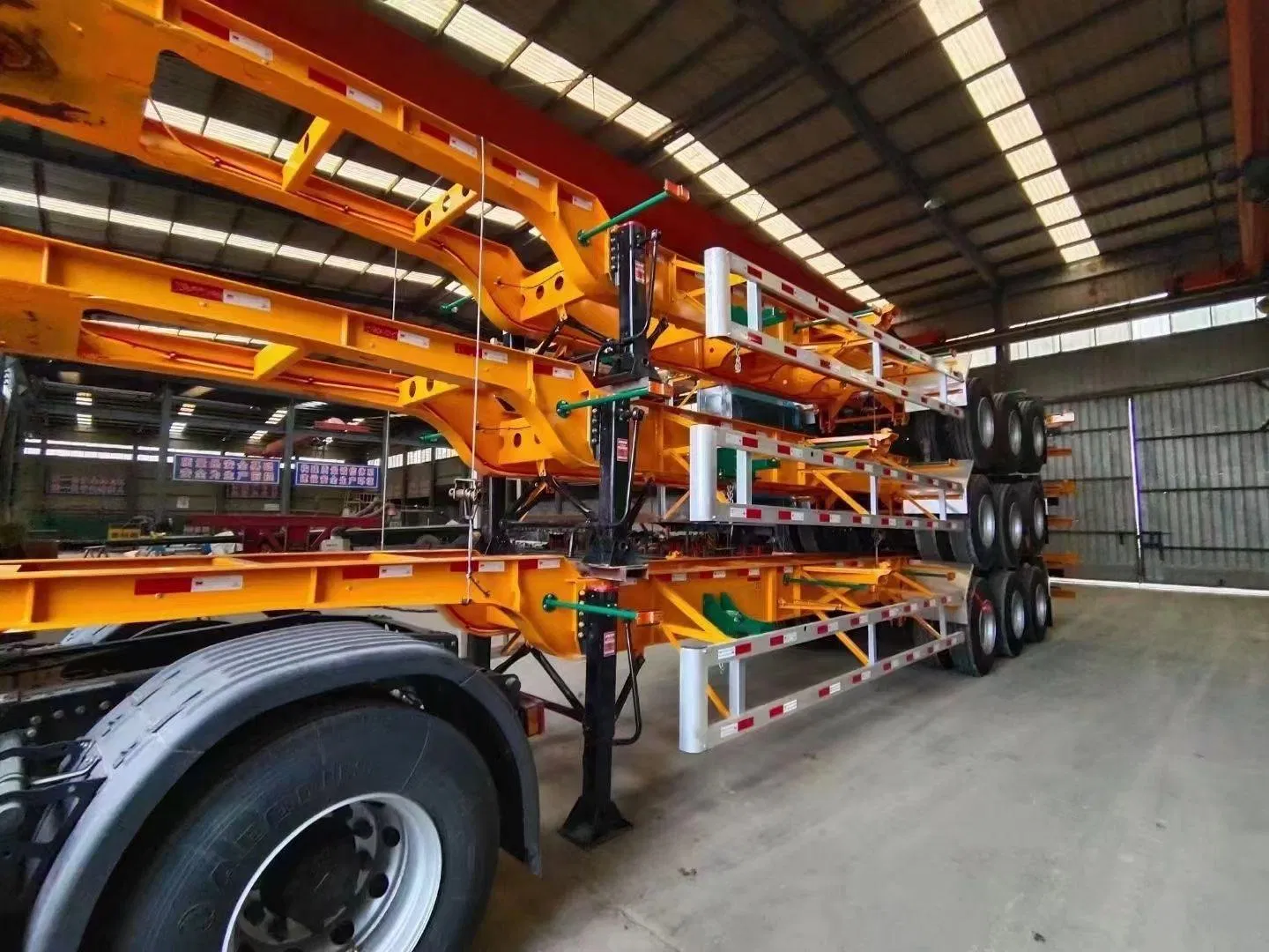 High Quality 20FT 40FT Container Cargo Flatbed Trailer 3axles Skeleton Semi Trailer for Transportation