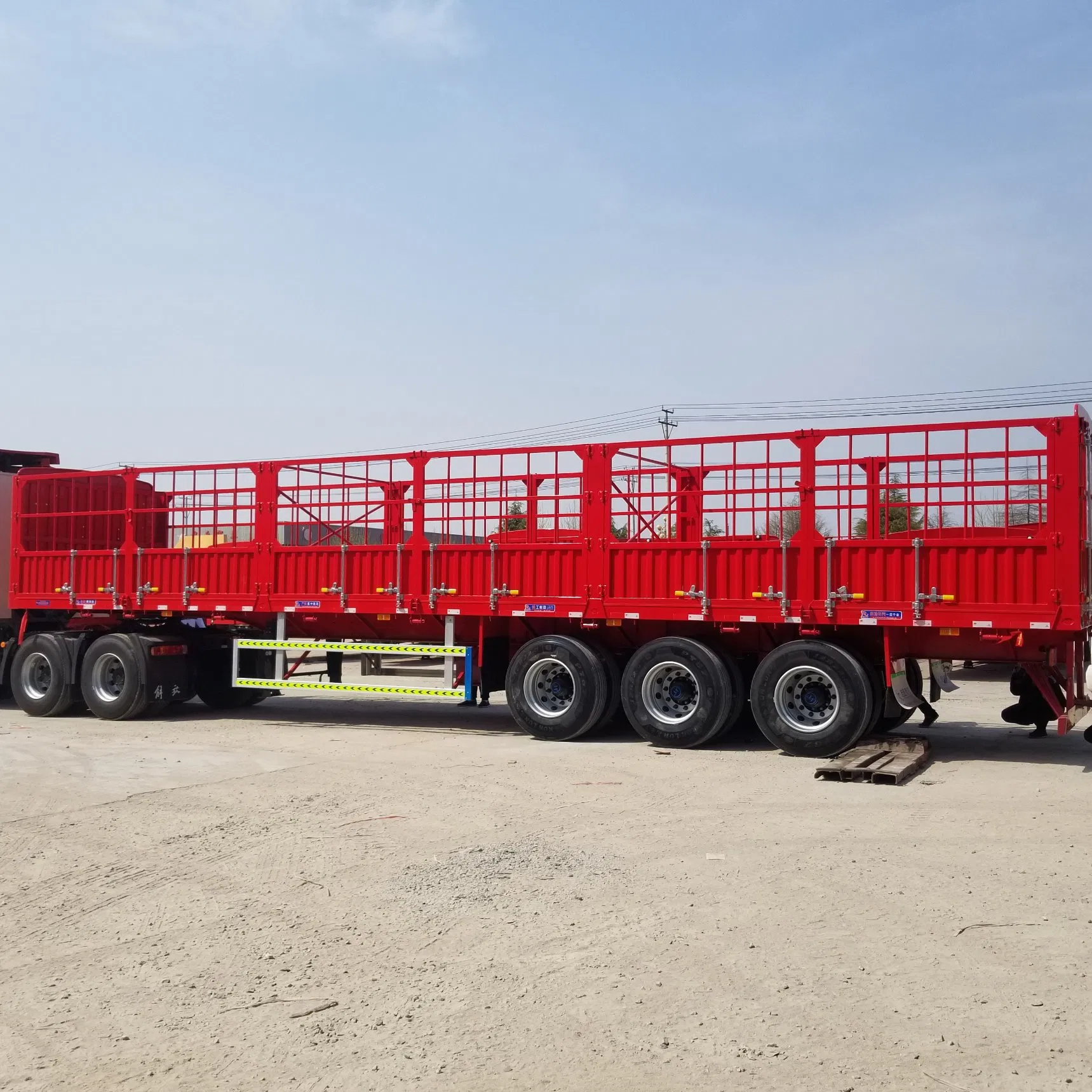 Livestock Truck Horse Trailer Transportation Vehicles Fence Semi Trailer Fence Enclosed Side Wall Semi Trailer