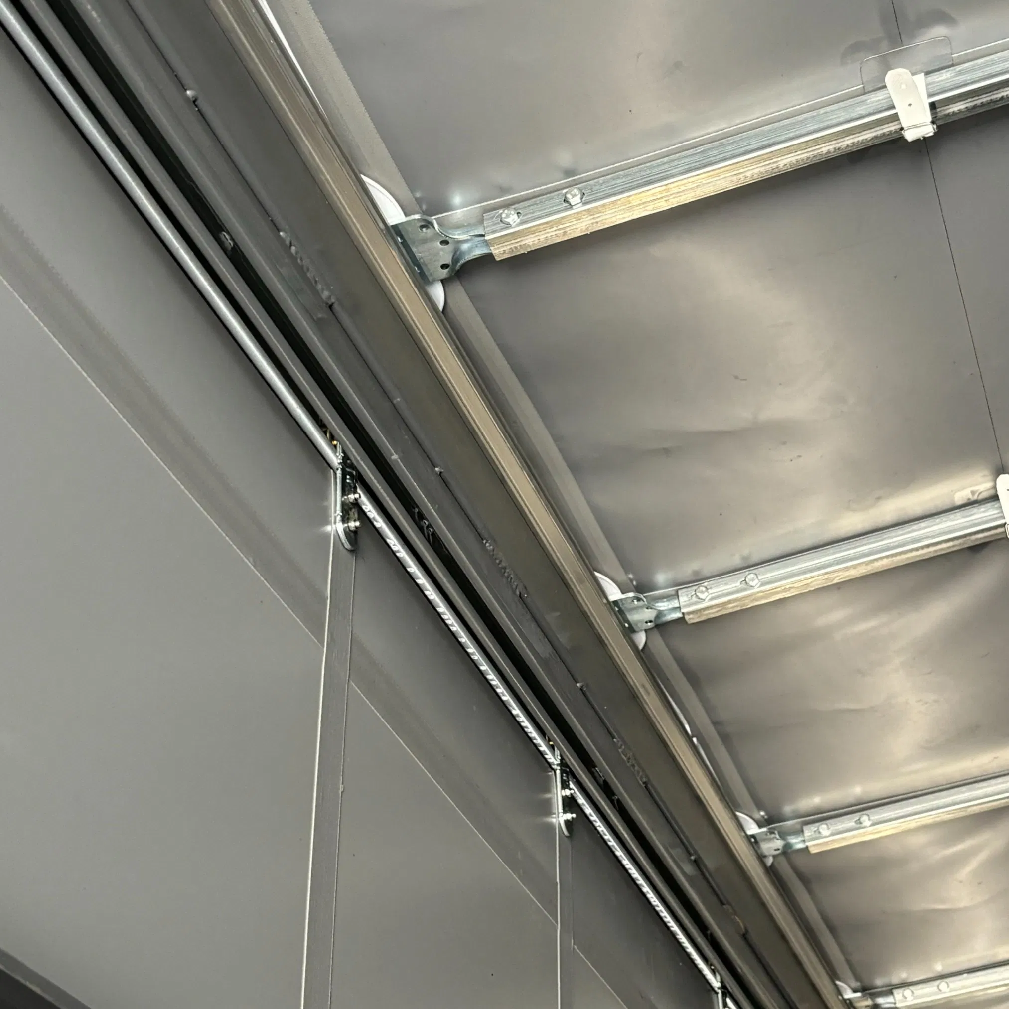 Hot Selling in Southeast Asia Side Curtain Semi-Trailers with High Load-Bearing Capacity