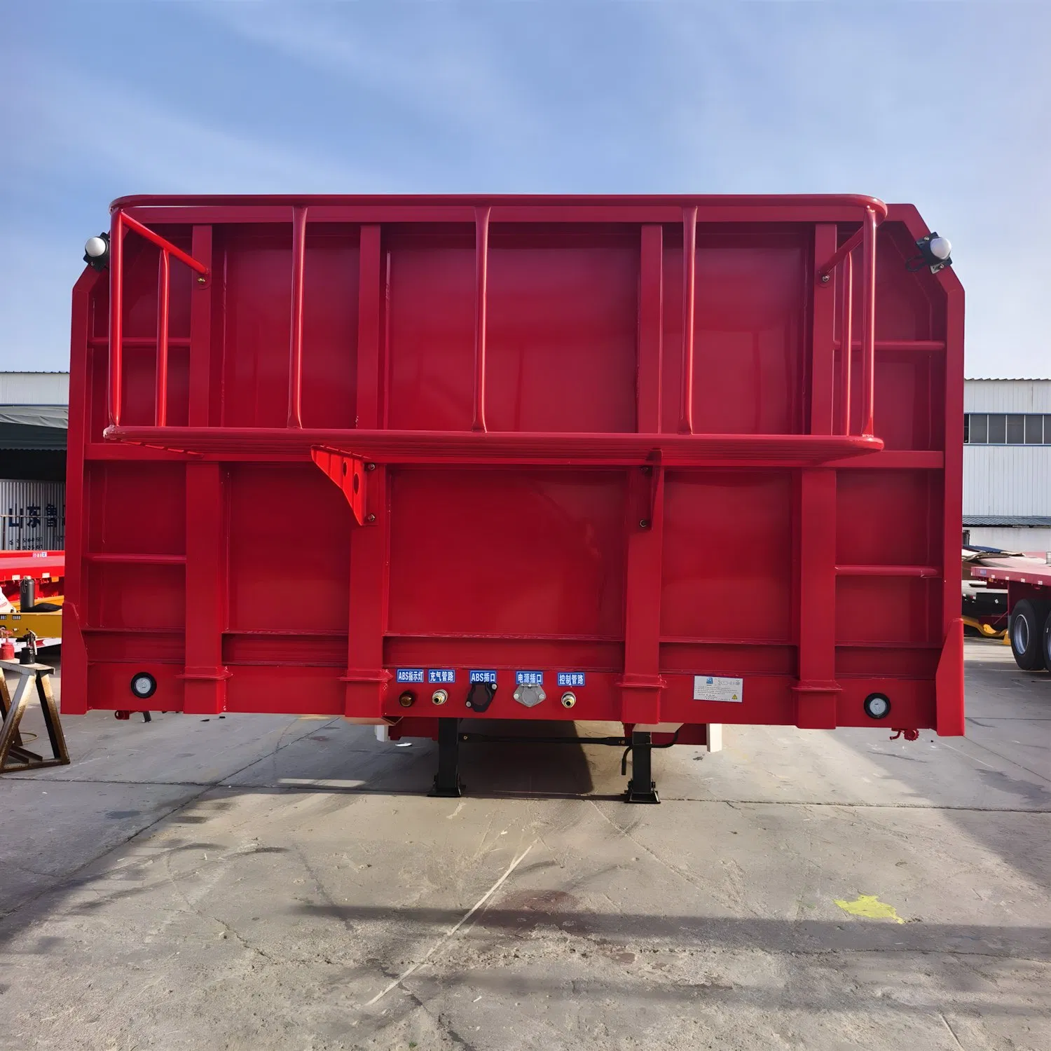 3-Axle Flatbed Semi-Trailer, Capable of Transporting 40-Foot and 20-Foot Container Semi-Trailers