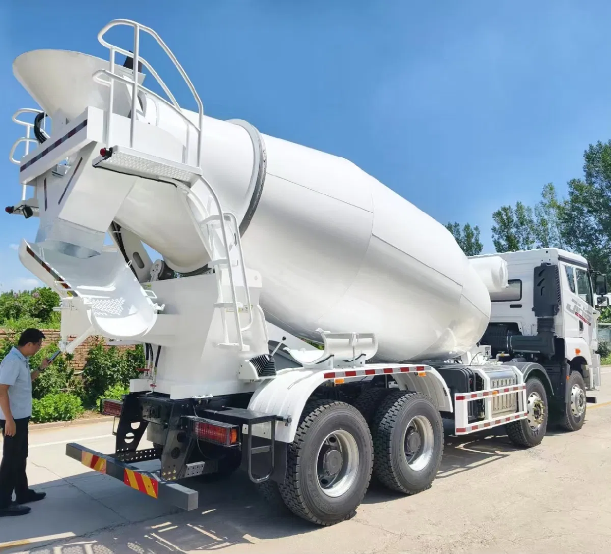 Factory Supply Good Price 8m3/10m3/12m3 Concrete Mixer Truck for Mixing Cement