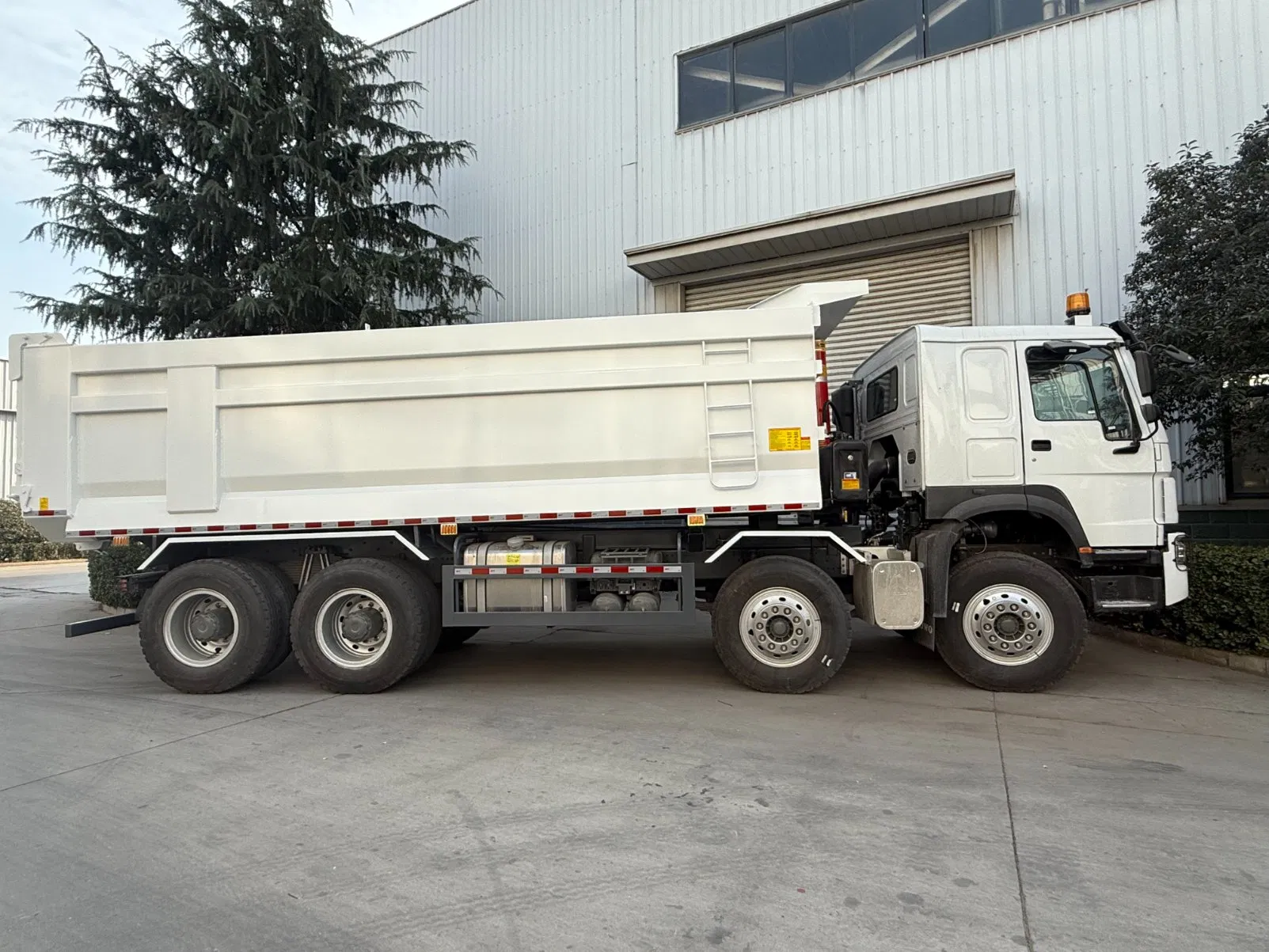 Sinotruk HOWO 380HP 430HP 460HP 10 12 Wheels 6X4 8X4 Good Condition HOWO Dump Truck