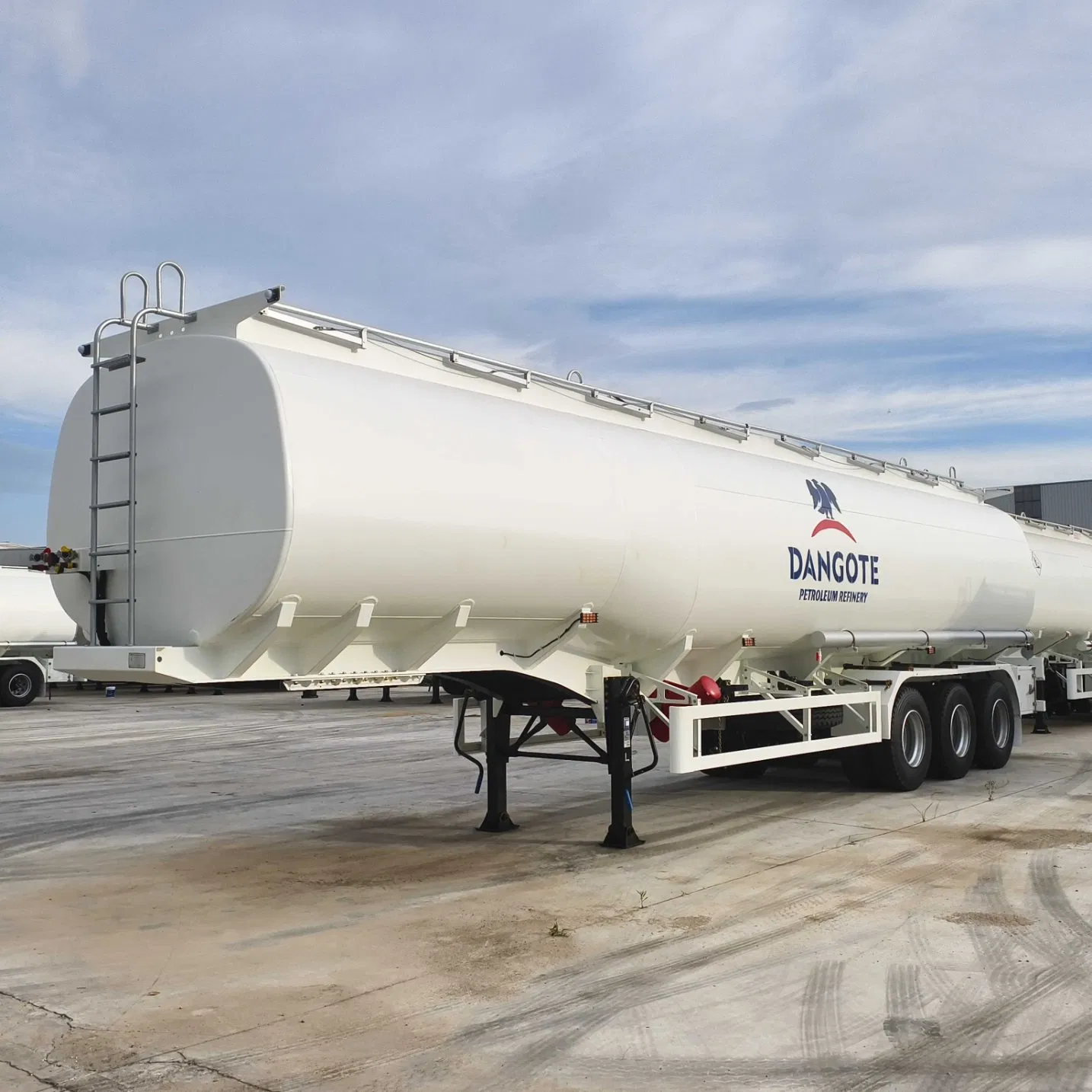 2/3/4 Axle 30000L 40000L 5000L Carbon Steel/Stainless Steel/Aluminum Alloy Milk/Diesel/Liquid/Oil/Fuel/Petrol/Gasoline/Crude Tanker Truck Semi Trailer