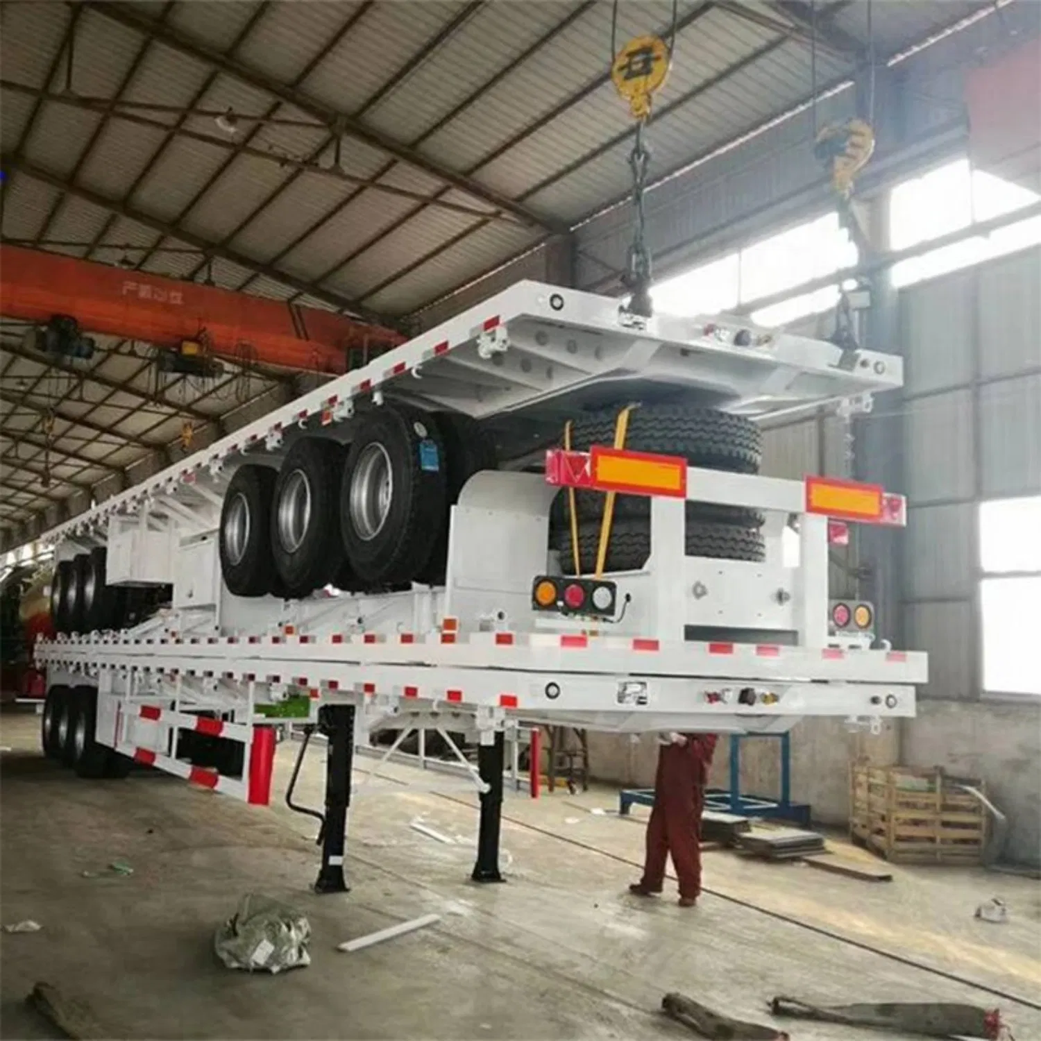 Factory Direct Sales 3-Axis Steel Flatbed Semi-Trailer Extendable Container Transport Customizable 60-Ton Flatbed Semi-Trailer