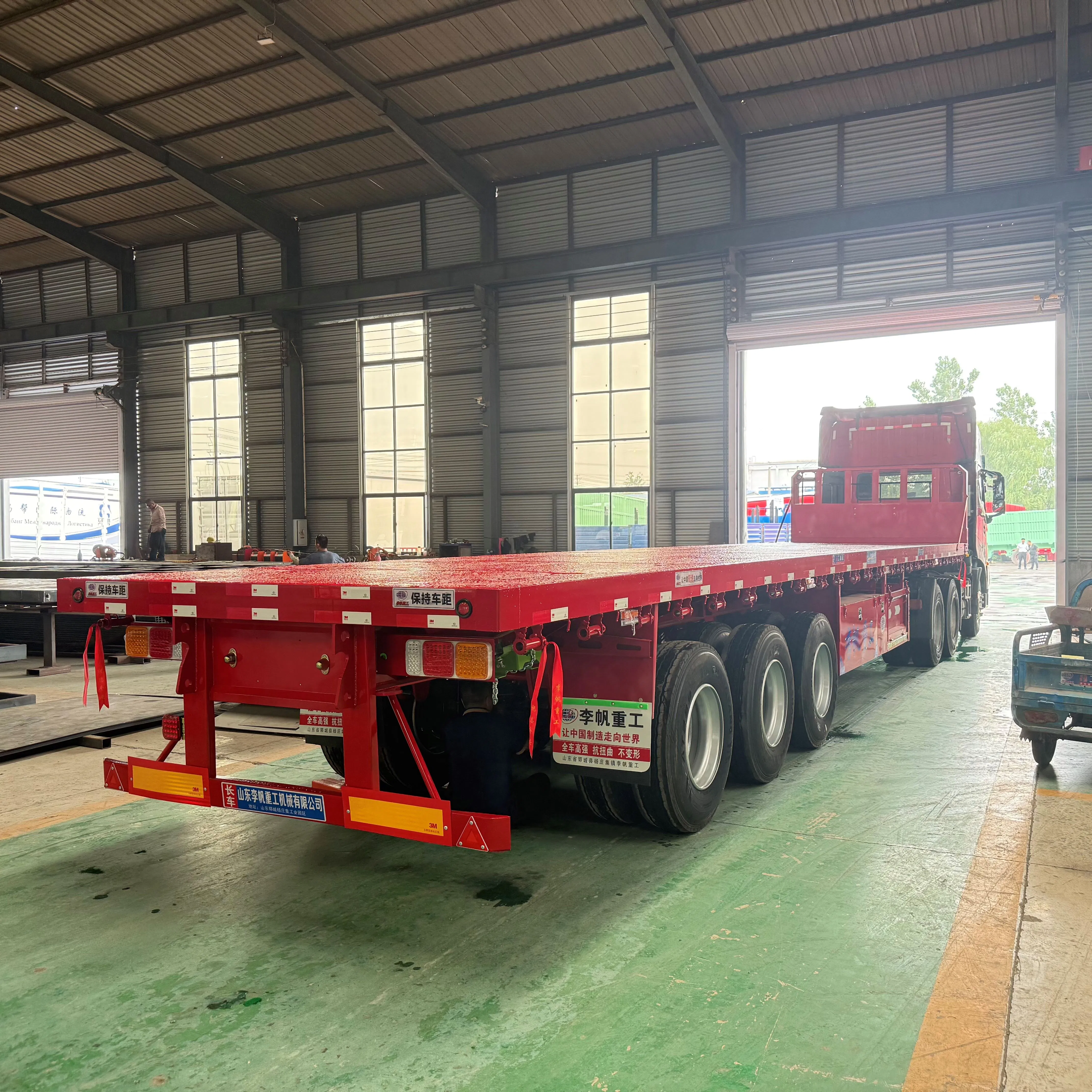 Sturdy Flatbed Semi-Trailer with Enhanced Load Capacity Features
