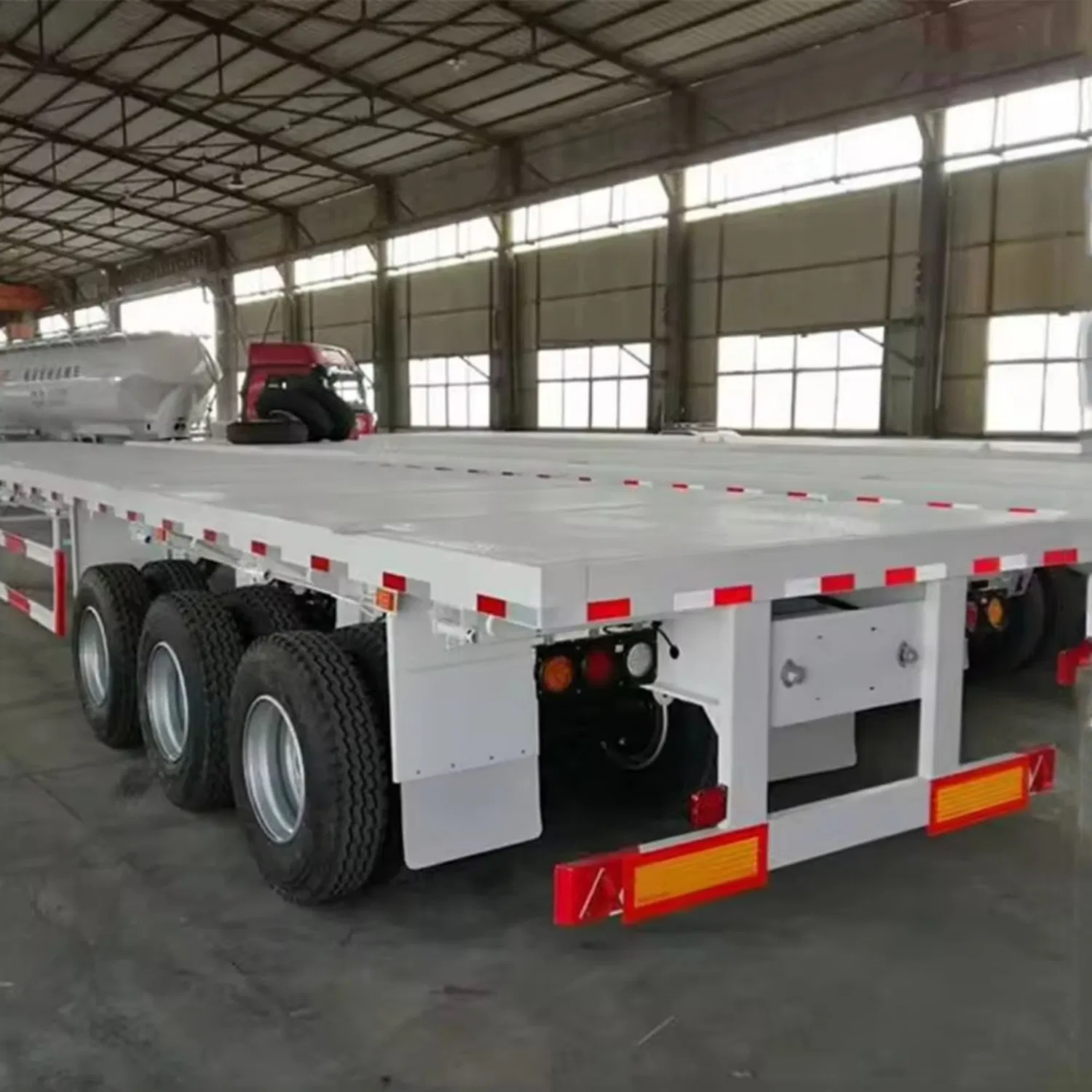 Factory Direct Sales 3-Axis Steel Flatbed Semi-Trailer Extendable Container Transport Customizable 60-Ton Flatbed Semi-Trailer