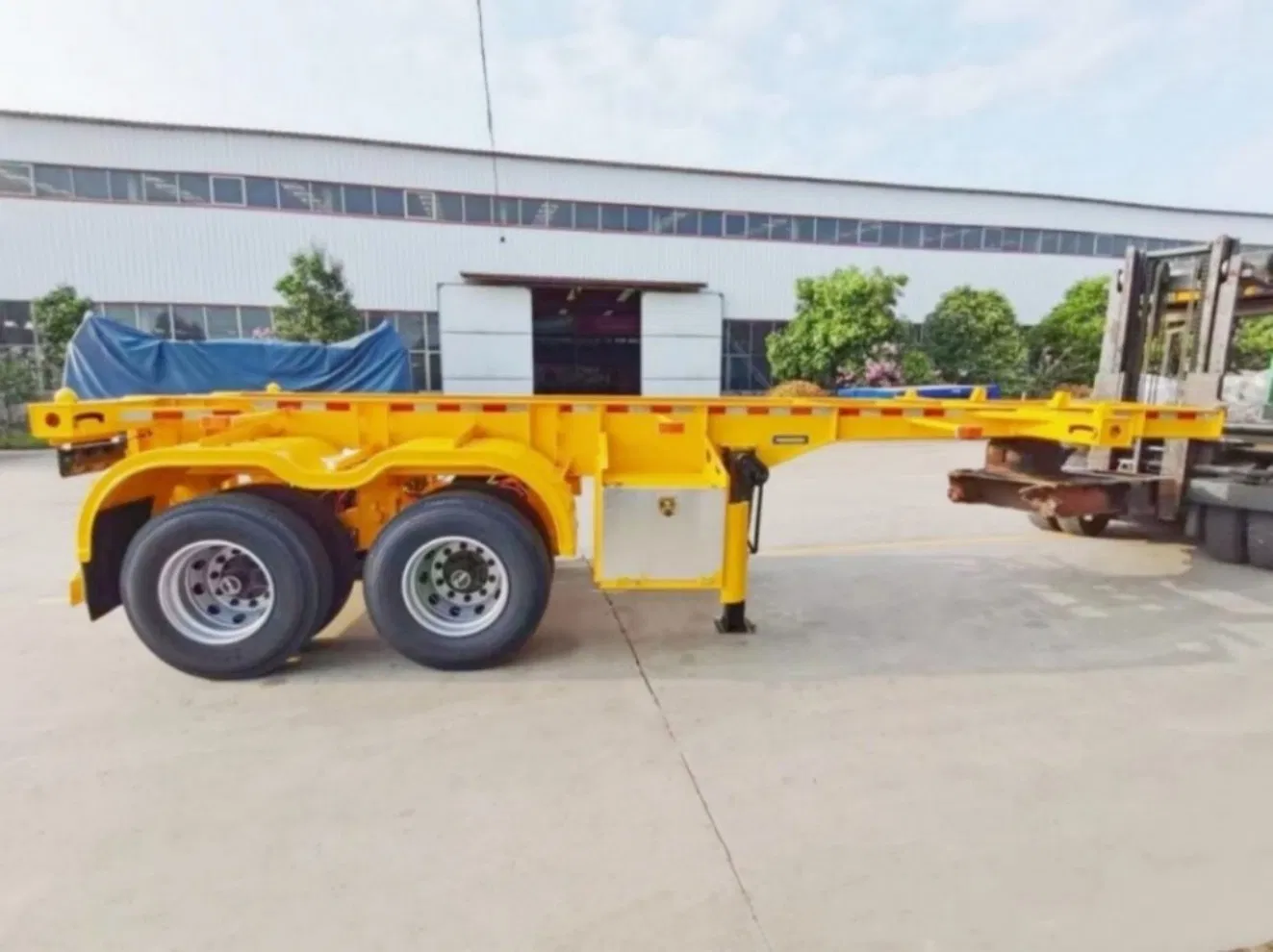 Popular Semitrailer Skeleton Semi Truck Trailer 3 Axle Cargo Trailer