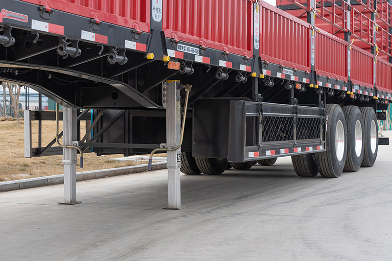 Vehicle Master 3 Axle Sheep Cattle Transporter Fence Trailer Livestock Trailer Truck Animal Transport Semi Trailer