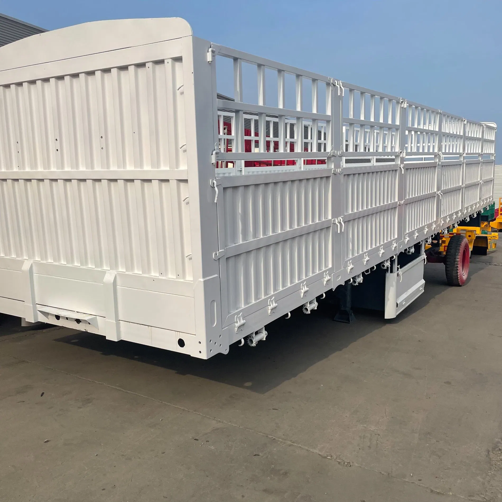 Multi-Functional Fence Semi Trailer for Logs &amp; Bulk Goods, 45FT Gooseneck with Extended Deck &amp; Ramp Door