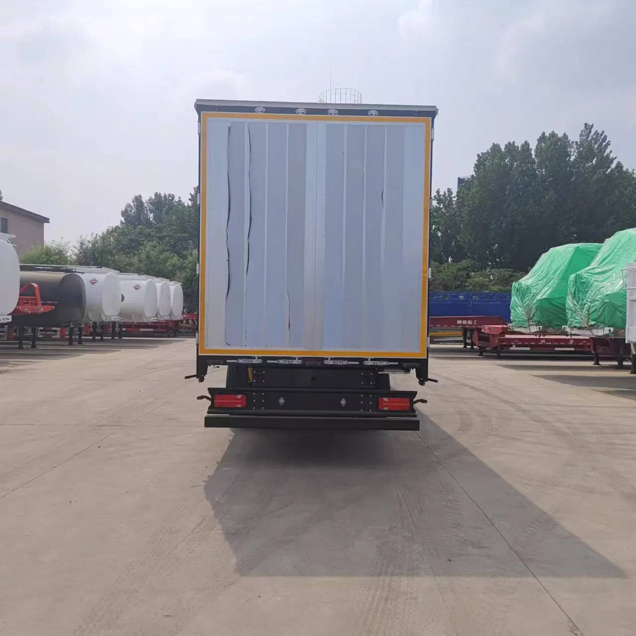 2/3/4 Axles BPW/Saf Axle Drop Side Fence Side Wall Board Fence Stake Van Box Cargo Trailer Side Curtain Flatbed Container Semi Truck Trailer with Air Suspension