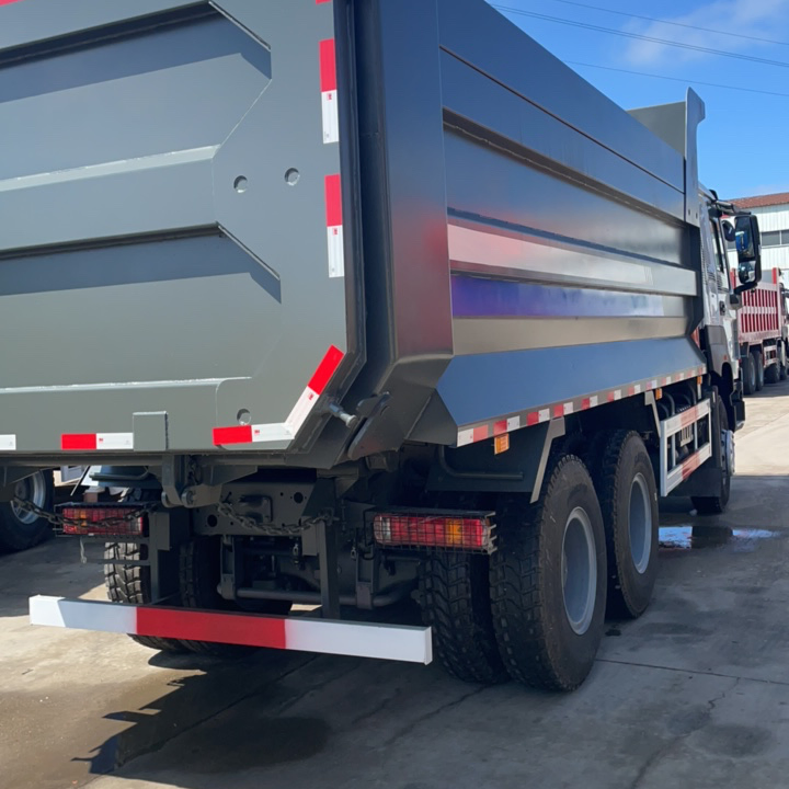 Sinotruk HOWO V7-X 380 Horsepower 6X4 6.5-Meter Dump Truck