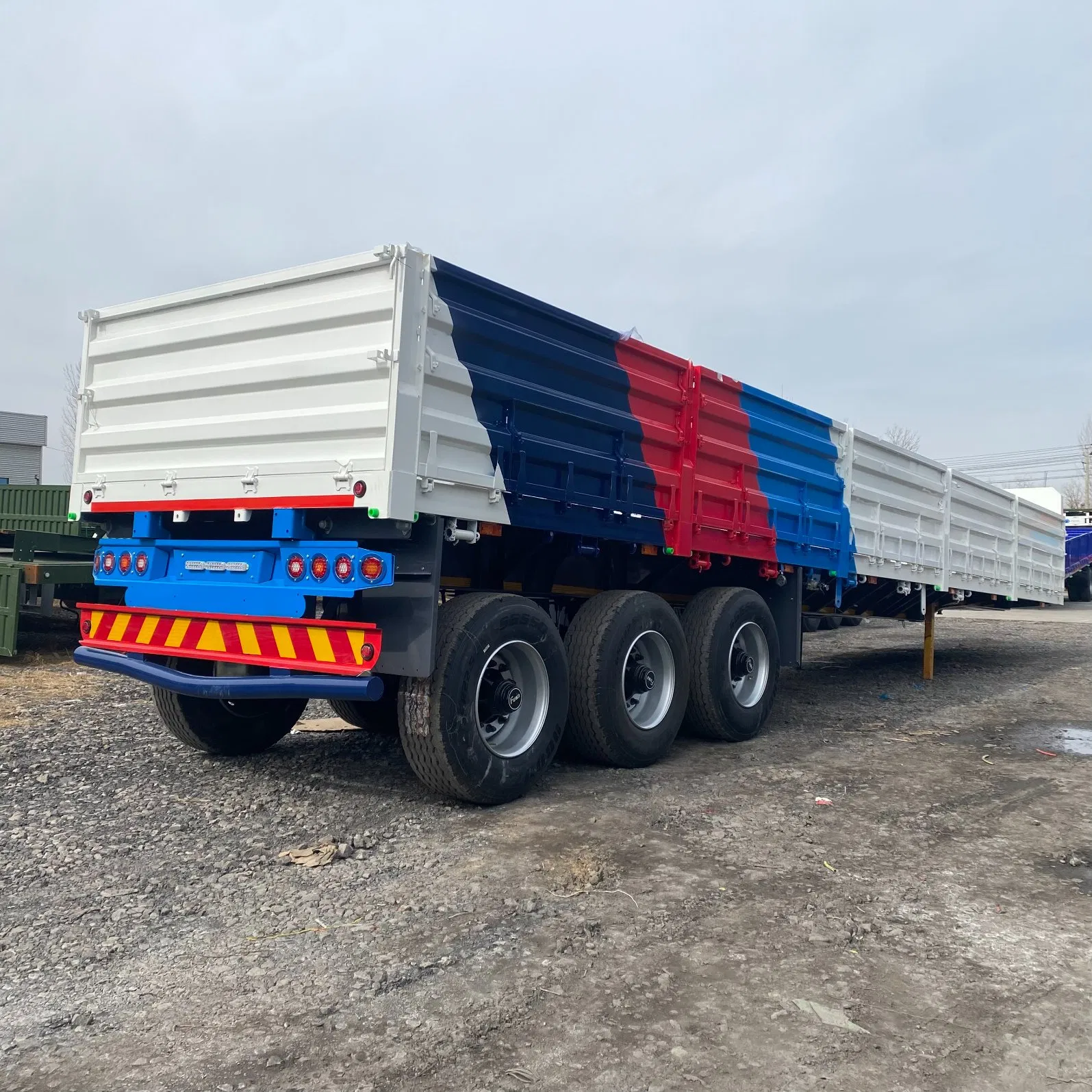 Vehicle Master 3 Axle 40 FT 50tons Widely Used Sidewall Curtain Stake Fence Cargo Box High Side Wall Semi Stake Truck Trailer