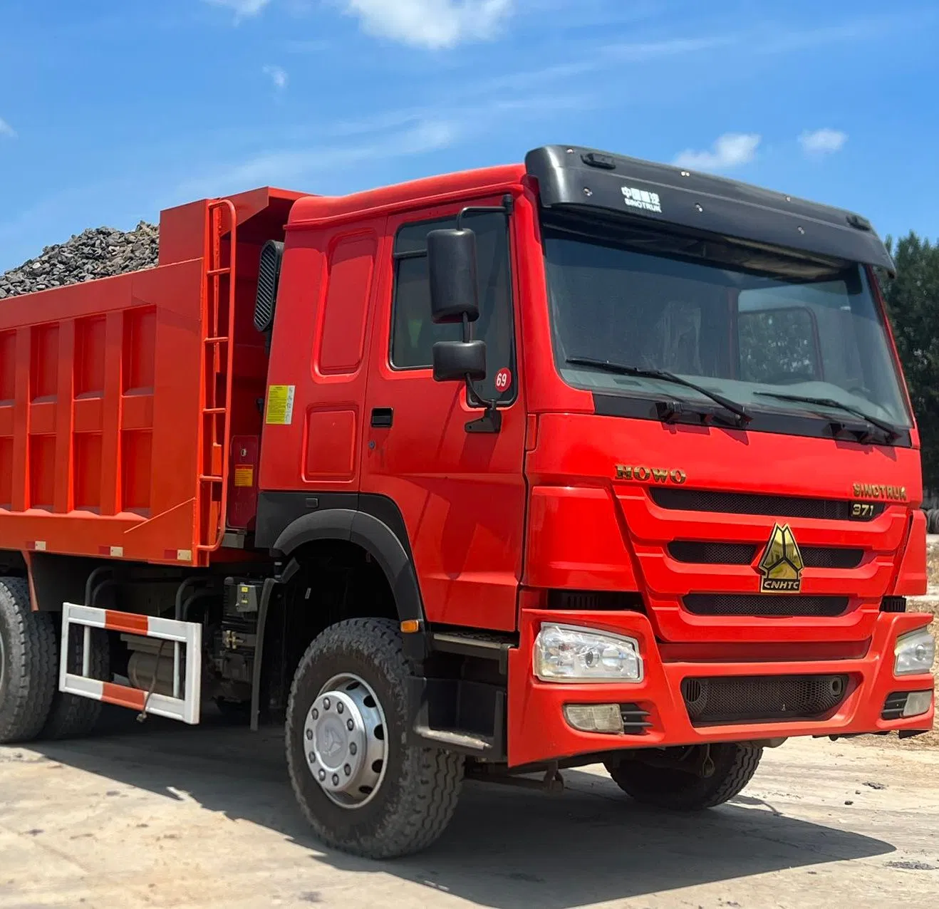 Good Price Sinotruk HOWO 6*4 and 8*4 371/375HP Dump/Tipper Truck to Africa