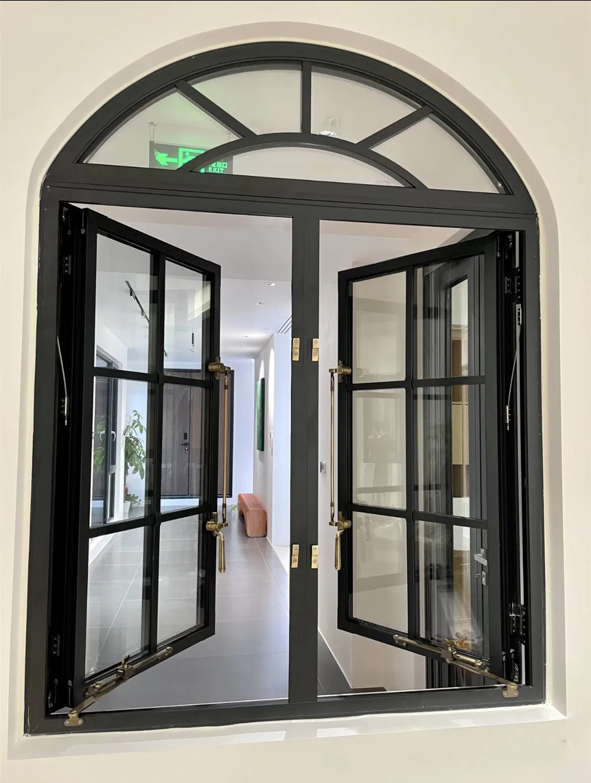 Ventana de aluminio con parte superior arqueada y vidrio aislante de doble panel para villa