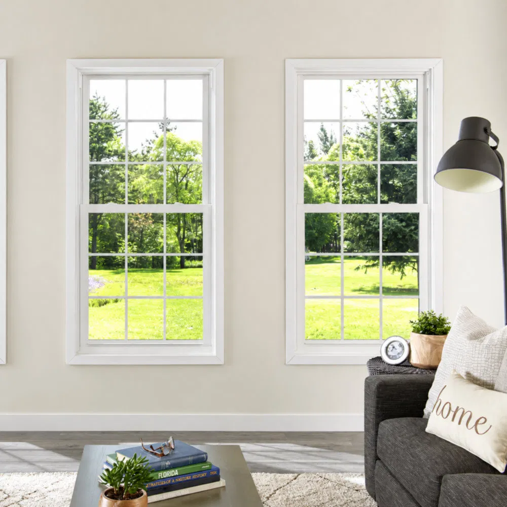 Ventana de aluminio de doble hoja con vidrio y rejilla de exterior negra