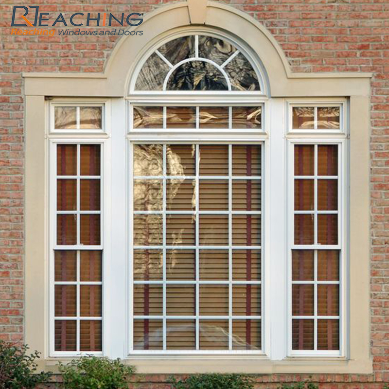 Ventana de aluminio de doble cristal con forma arqueada francesa en el exterior, con vidrio claro y esmerilado