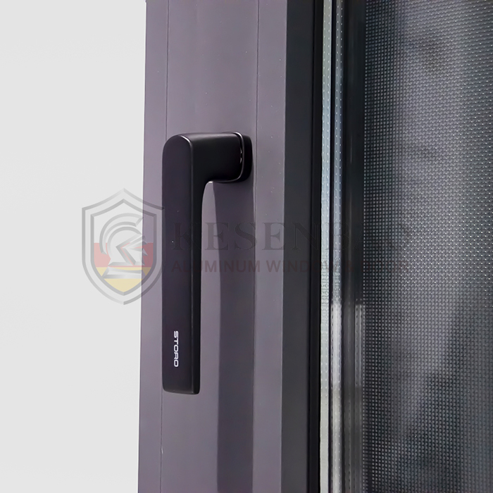 Ventana de aluminio de dos hojas tipo oscilobatiente con doble acristalamiento