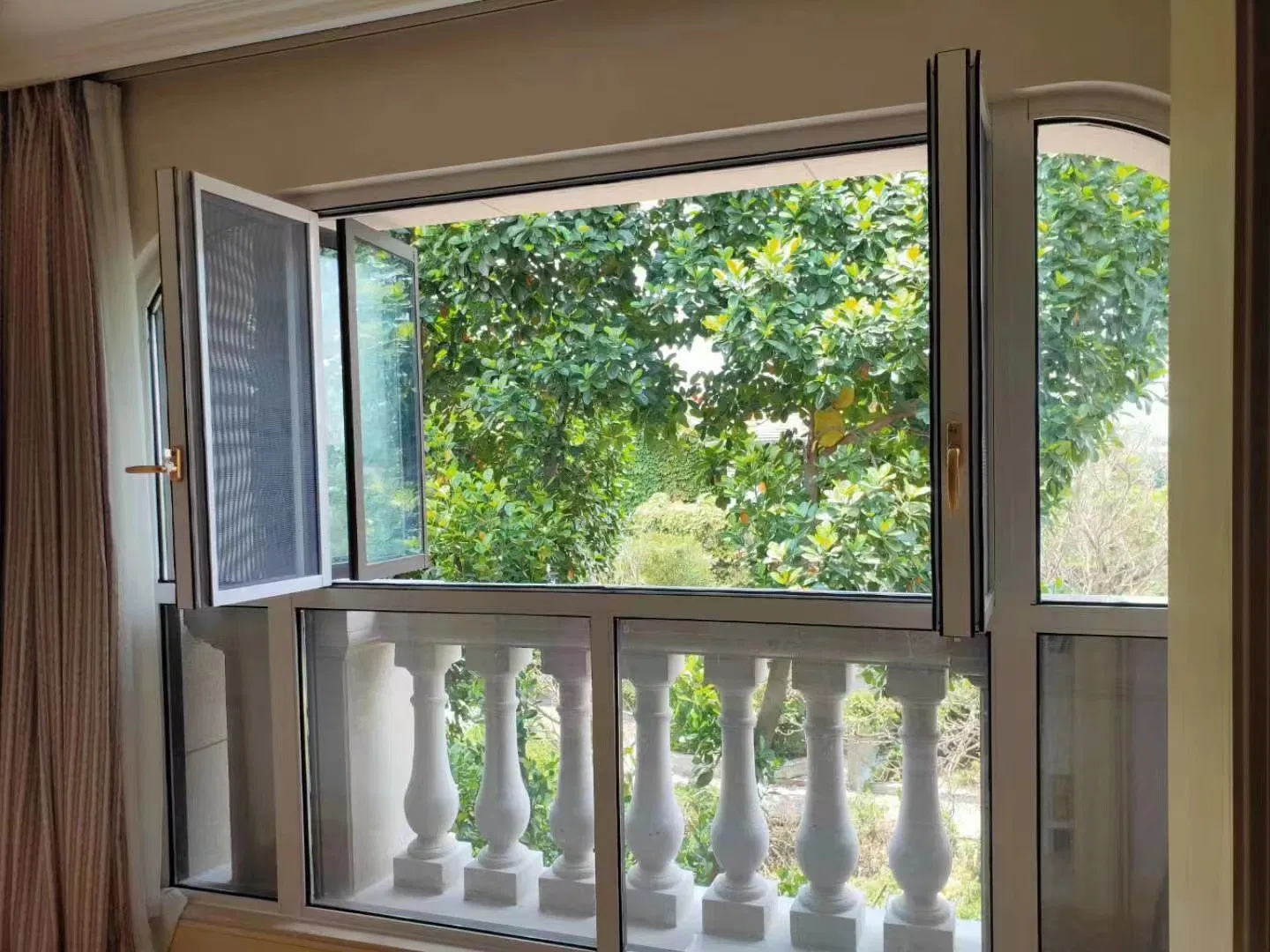 Ventanas de aluminio, ventana corrediza, parte inferior de la ventana de un solo panel