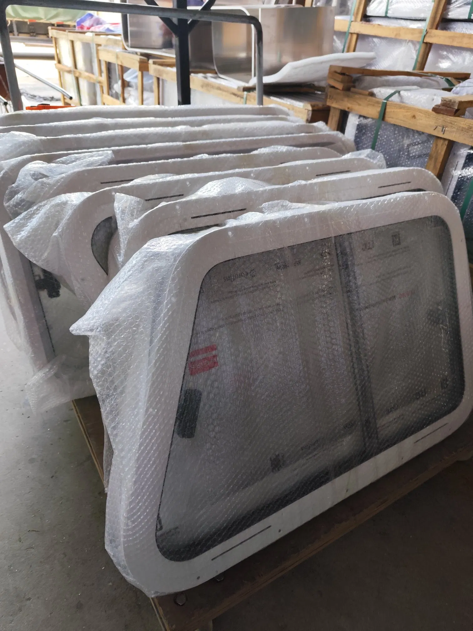Hardware de aluminio ligero marino de doble hoja, ventana deslizante de forma especial a prueba de fuego para barco y yate