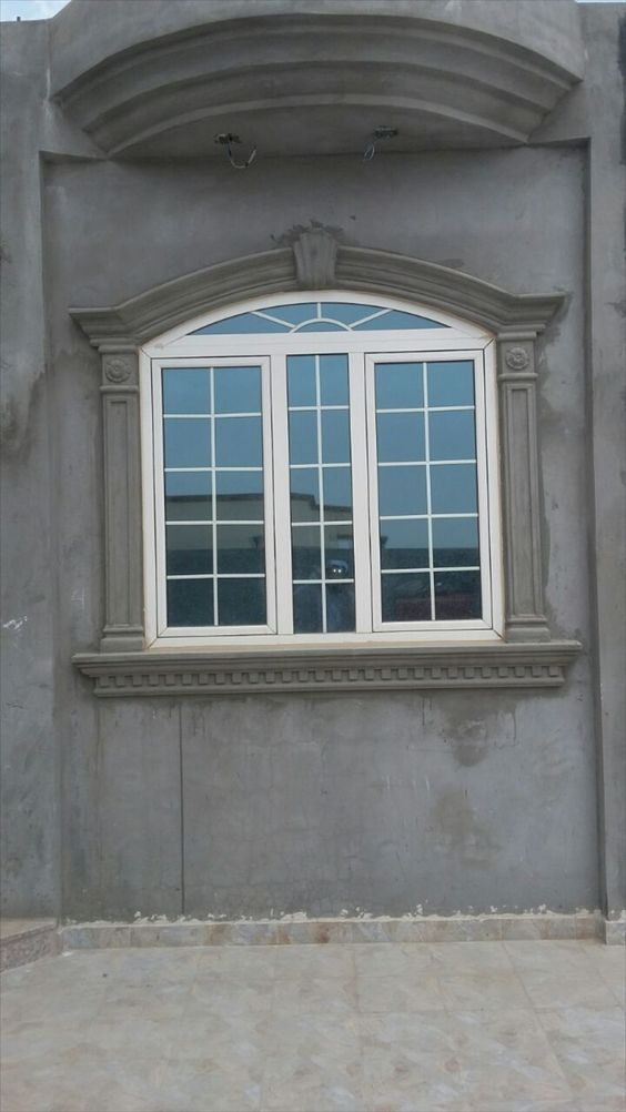 Ventana de aluminio de doble cristal con forma arqueada francesa en el exterior, con vidrio claro y esmerilado