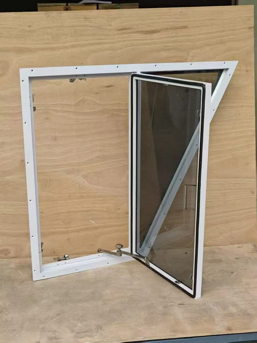 Hardware de aluminio ligero marino de doble hoja, ventana deslizante de forma especial a prueba de fuego para barco y yate